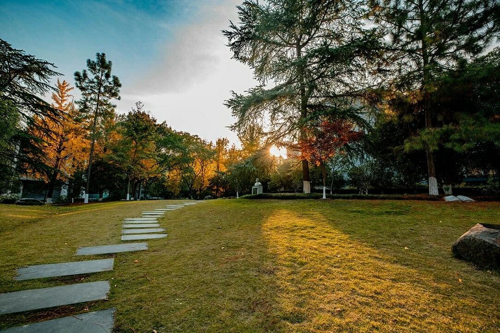 杭州打卡丨中国美术学院南山校区 中国美术学院位于文化名城杭州,临近