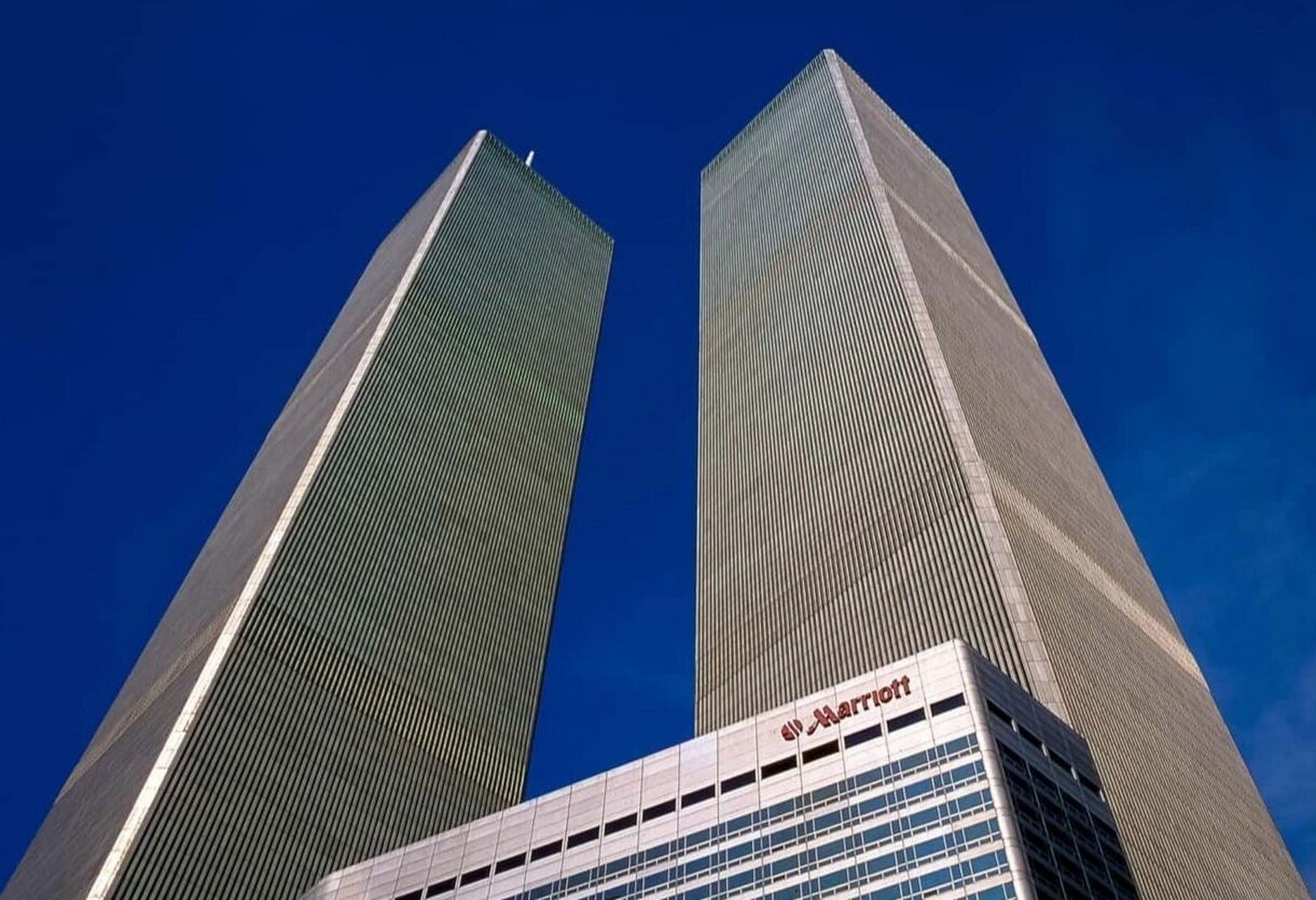 美国世贸大厦多高图片