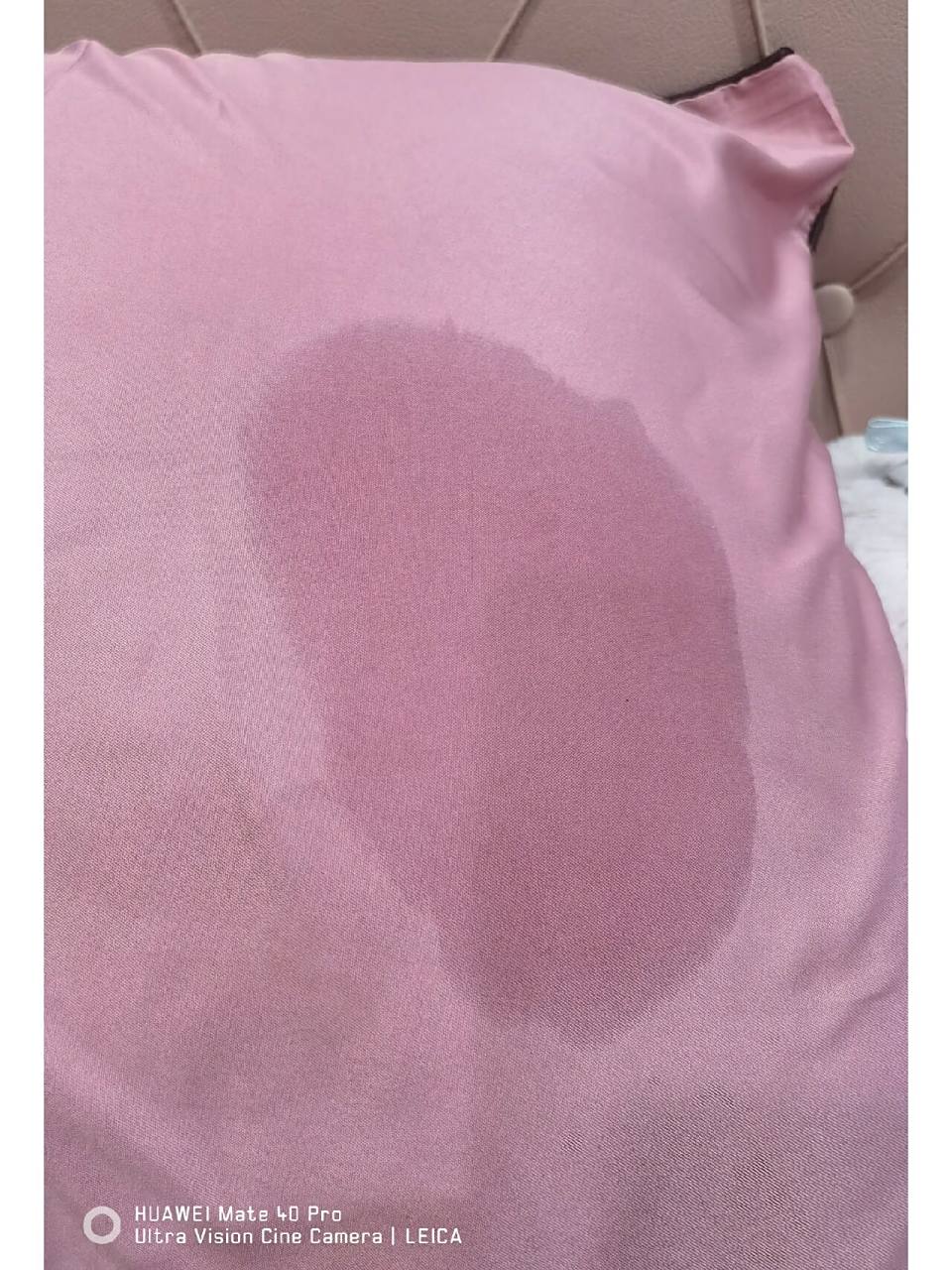 又哭湿了枕头 强忍不住の泪水不停流 回想过去の点点滴滴,心里真の按