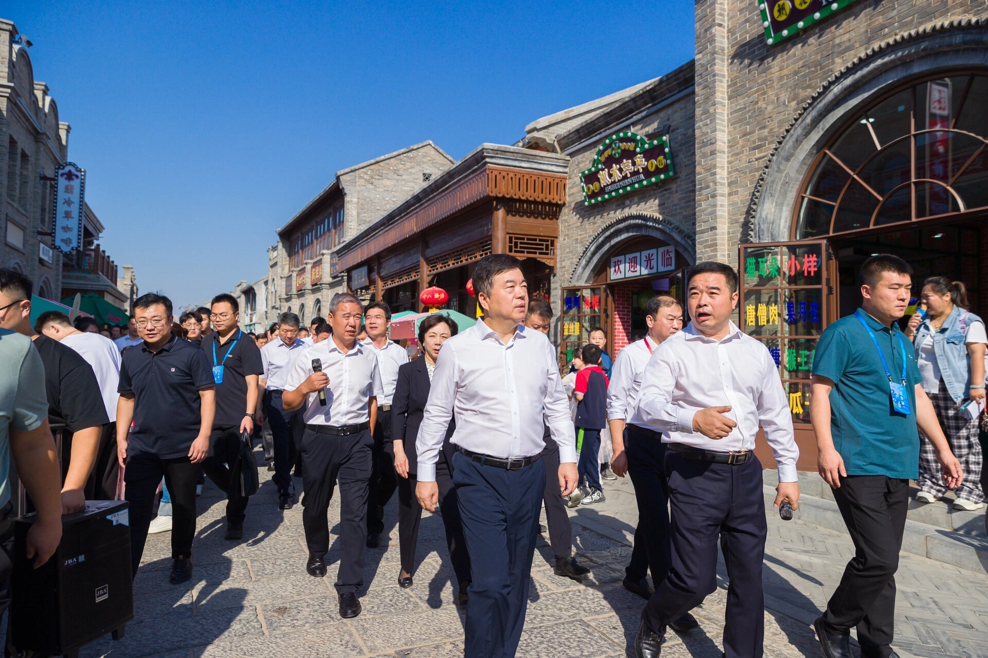 党书记,闫市长,视察旅发大会分会场西大街 党书记,闫市长,视察旅发