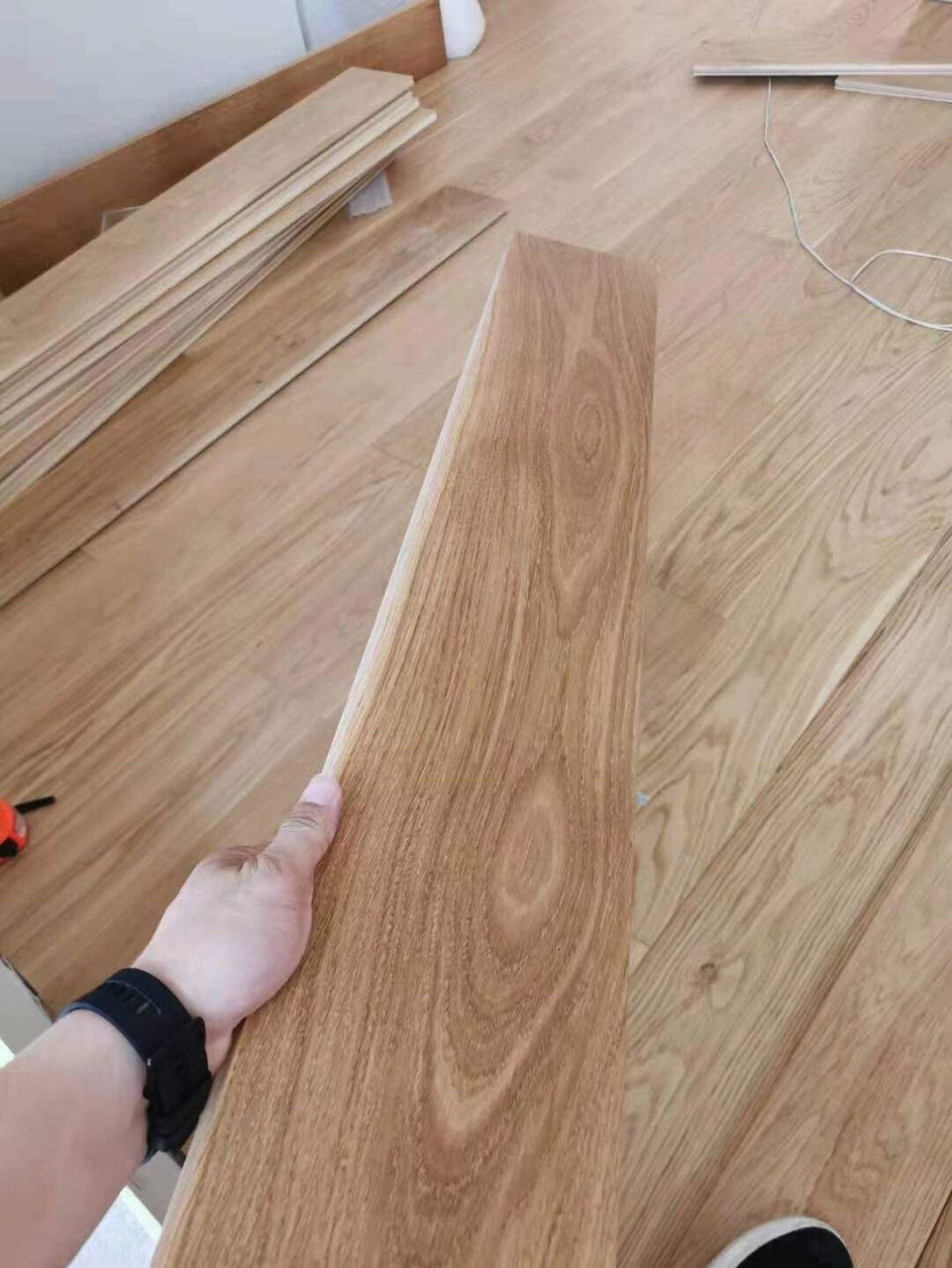 96从木材原料来看,白橡就比红橡贵,而且从贸易出口的政策可以知道