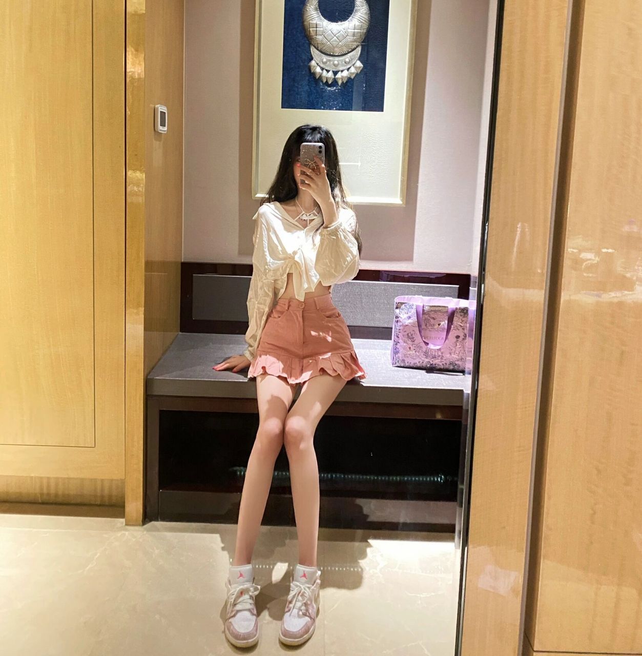 酒店自拍全身照不露脸get91   酒店镜子前坐着拍全身不顶光哦,手机