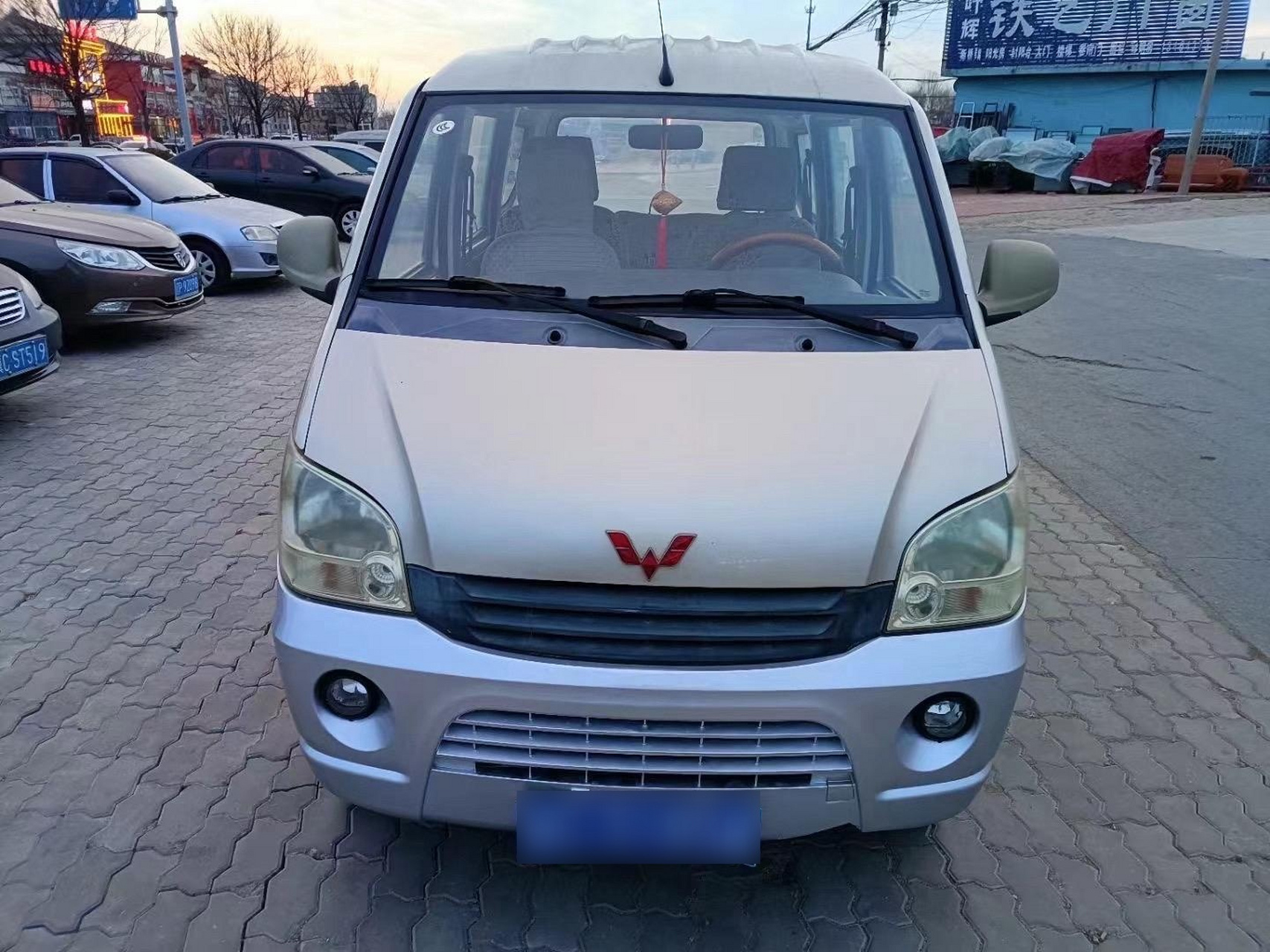 五菱之光6390面包车,精品车况,发变底盘巅峰状态,检车全年,开着好,8座