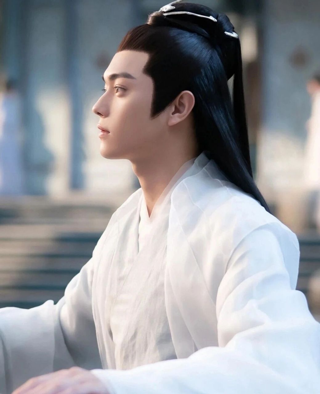 许凯就是神仙颜值,侧脸杀,太帅了,特喜欢他每次看上古那个温柔宠溺的