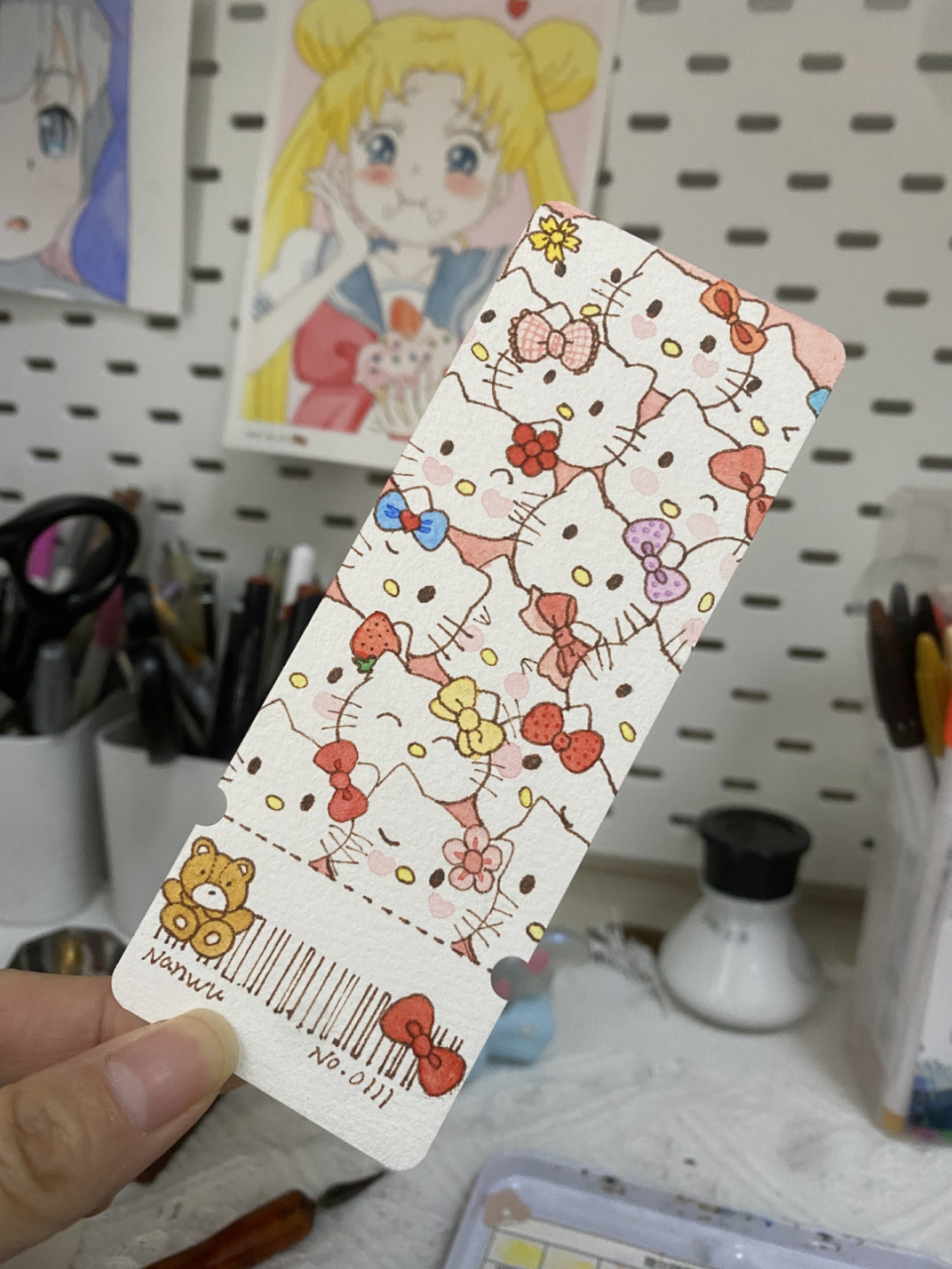 自制hello kitty书签92(附过程) 年前画的一个凯蒂的挤挤书签,算是