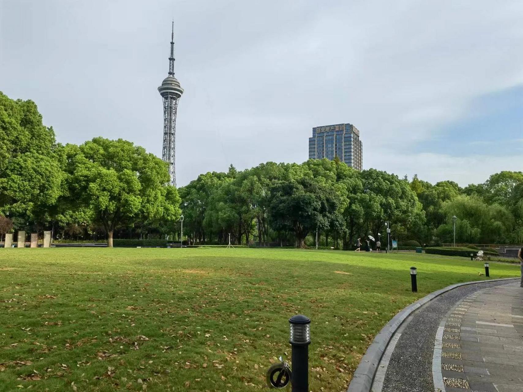 常州市武进区新天地公园,夏末秋初,很美很安静.