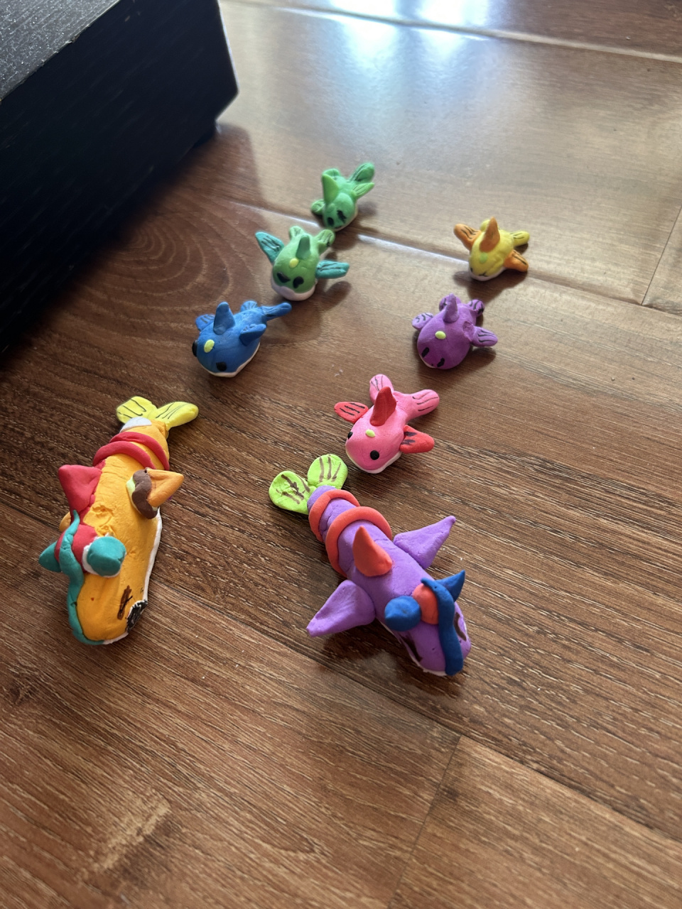 七岁的手艺人9090 娃从小就喜欢画画做手工,家里的彩泥从来都没