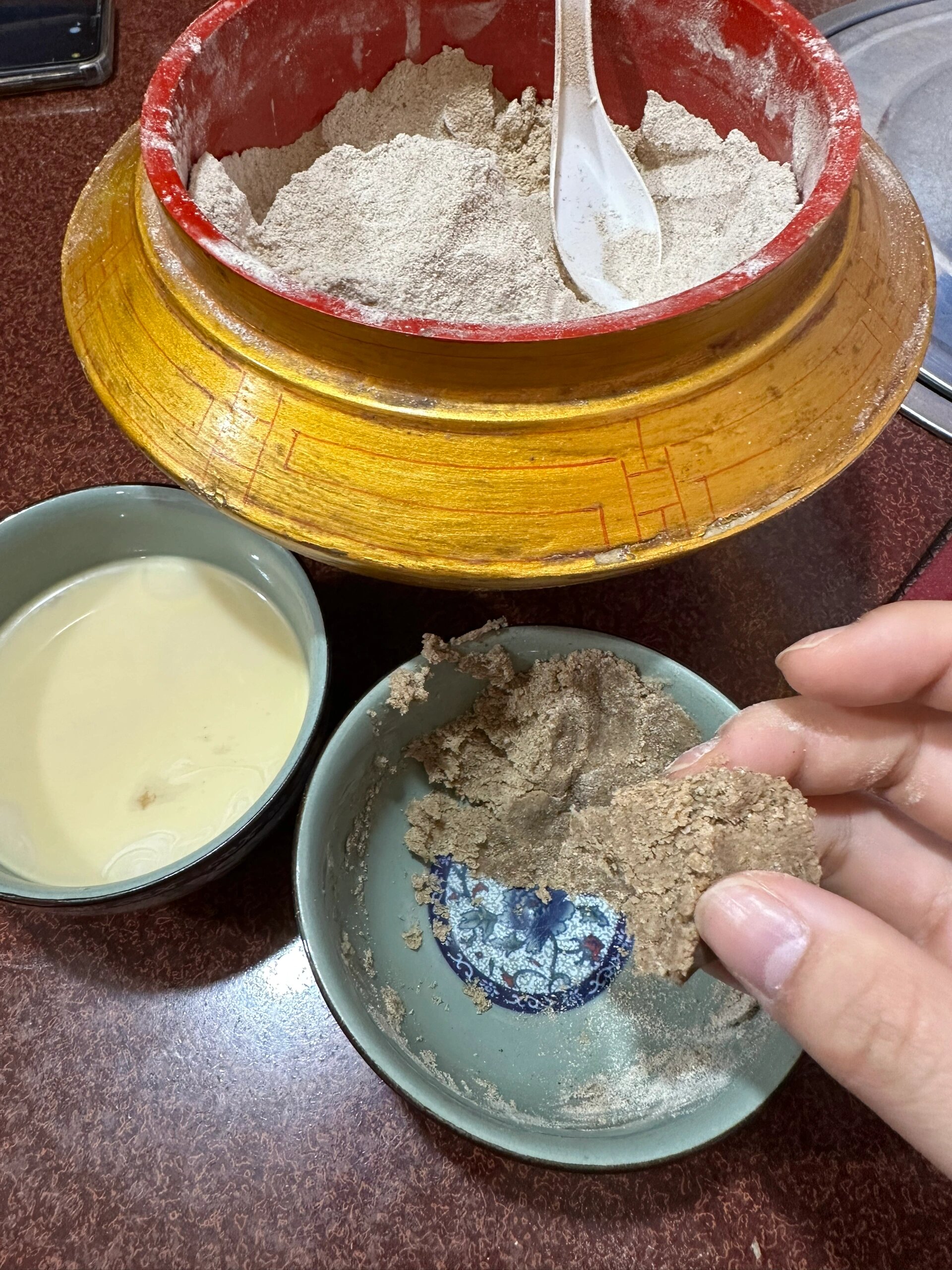 地道的藏族早餐  03酥油茶 糌粑