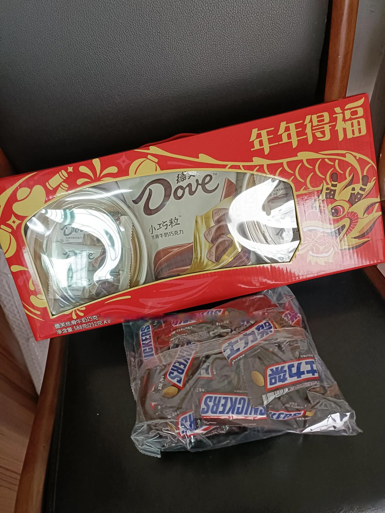 上次母亲节的时候,女儿给我买花被我骂了一顿,她气的搬出去住了