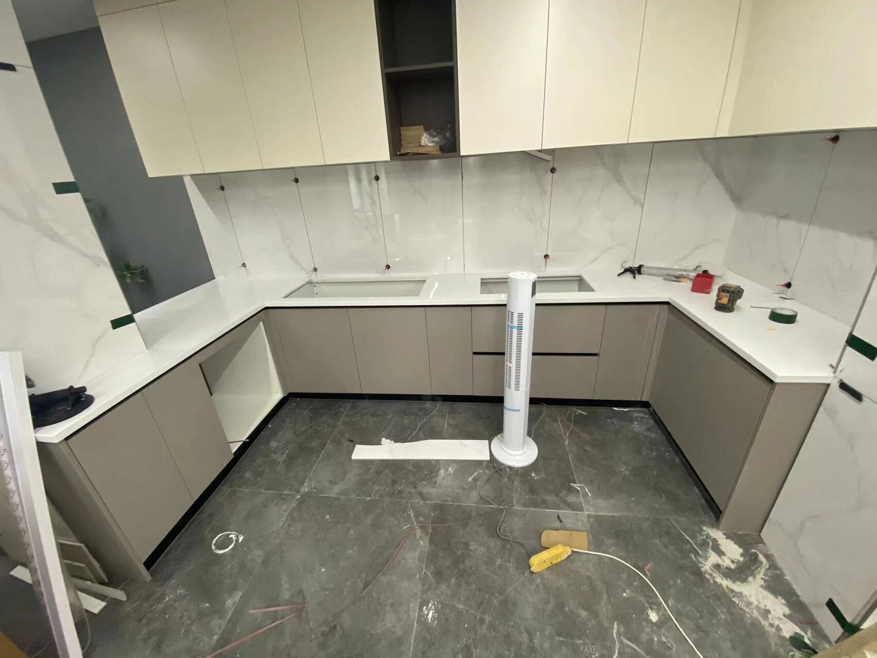 纳米微晶石橱柜台面 深受年轻人们喜欢的白色灶台 当然要用纳米微晶石