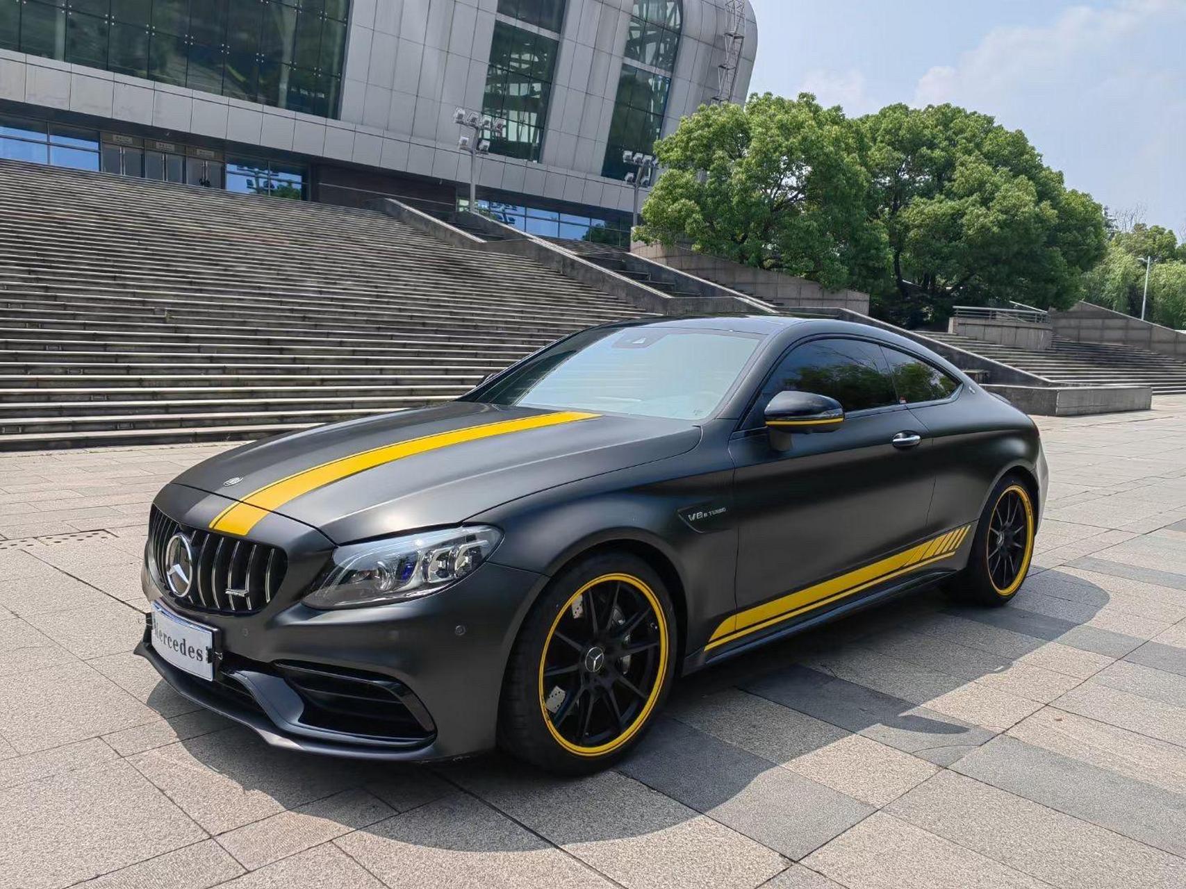 奔驰.新到2024年2月奔驰amg c63  coupe暗夜特别版104.88指导价,原版
