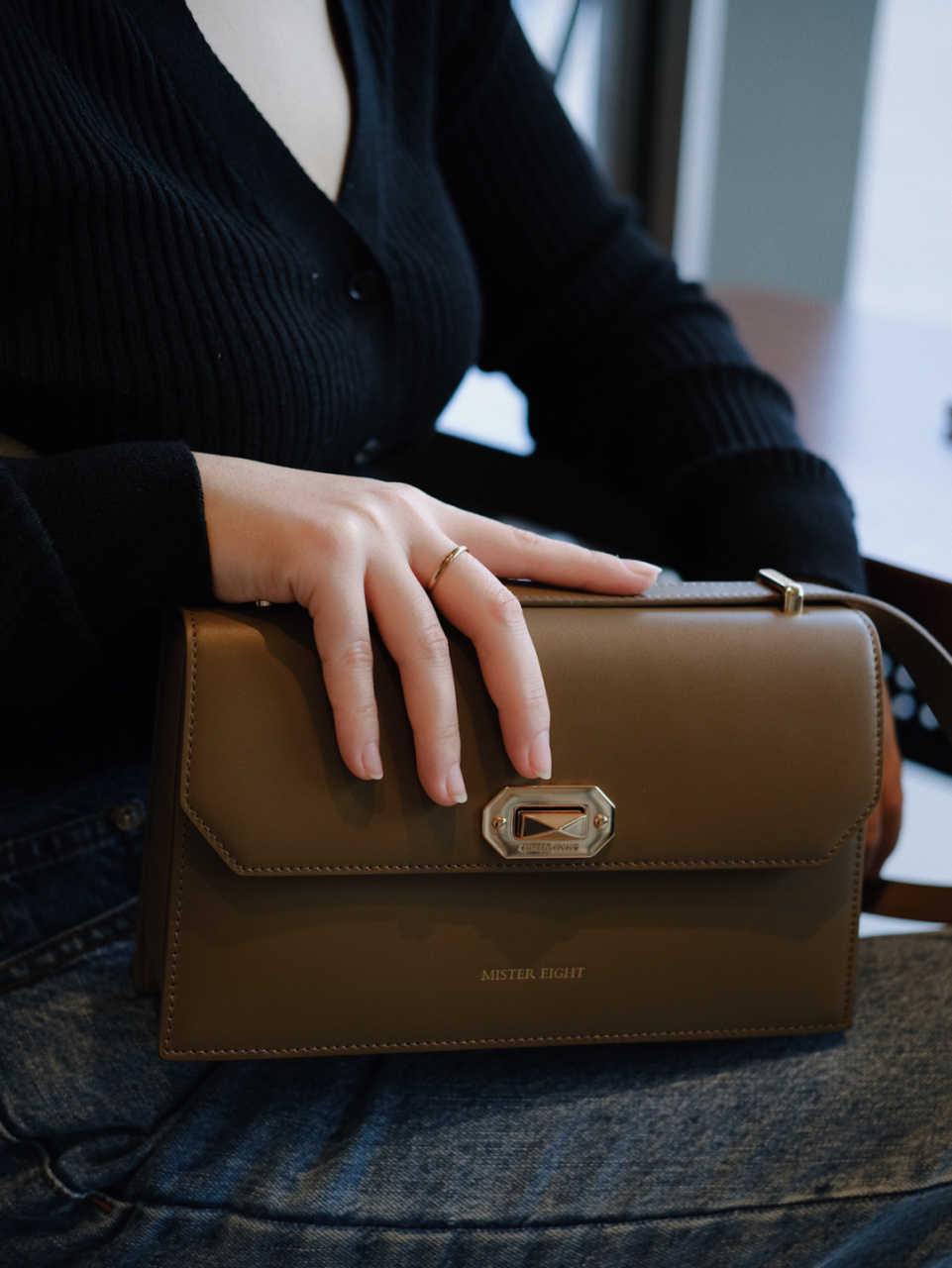mister eight牛皮包包 是搭配牛仔,针织,风衣全能选手 #晒新包包