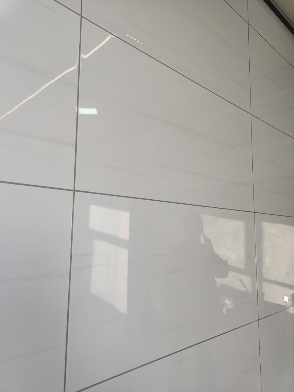 厨房墙砖白砖美缝配的亚浅灰还可以 地砖继续选色