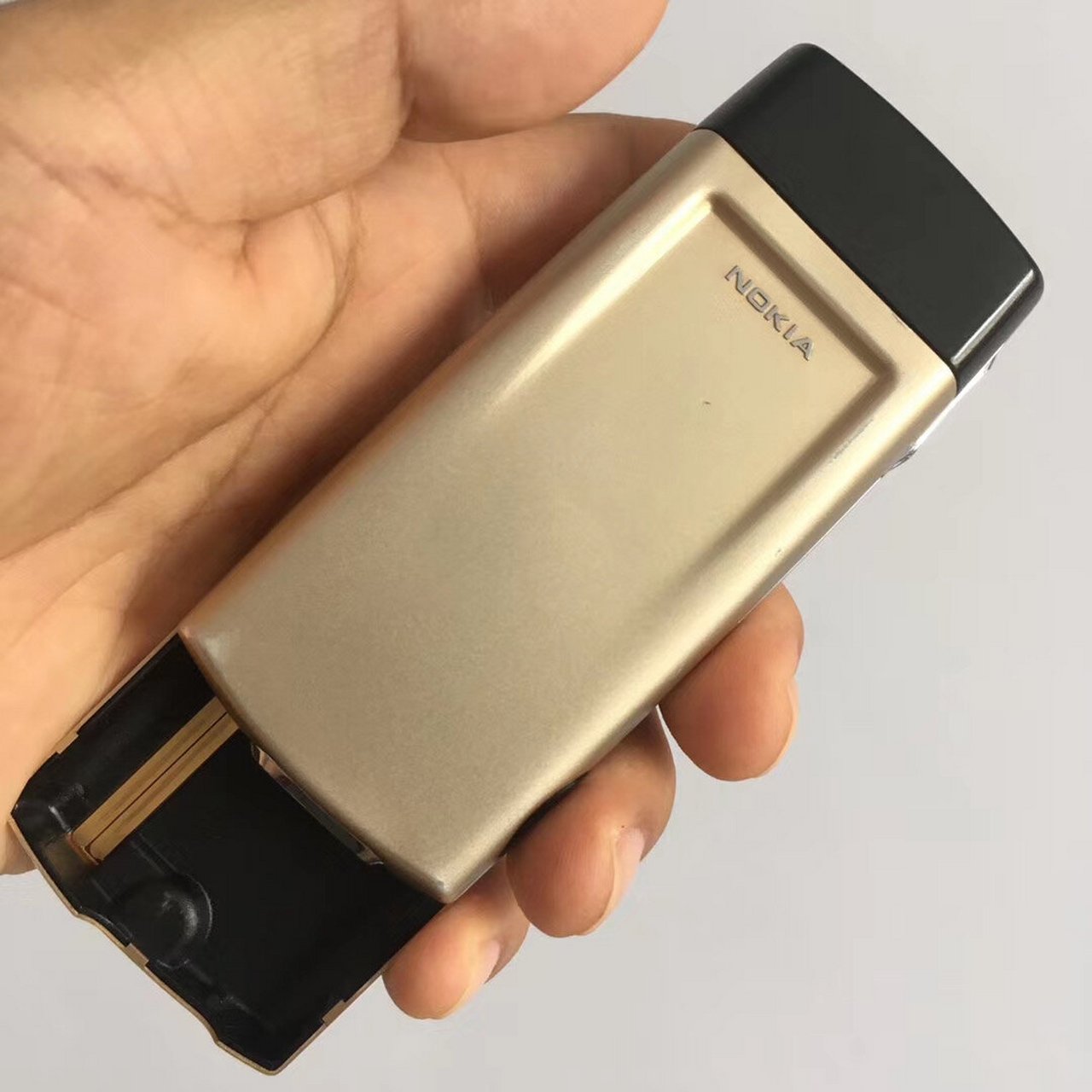 诺基亚8850,无论是颜值还是身材,都是不可替代的存在.