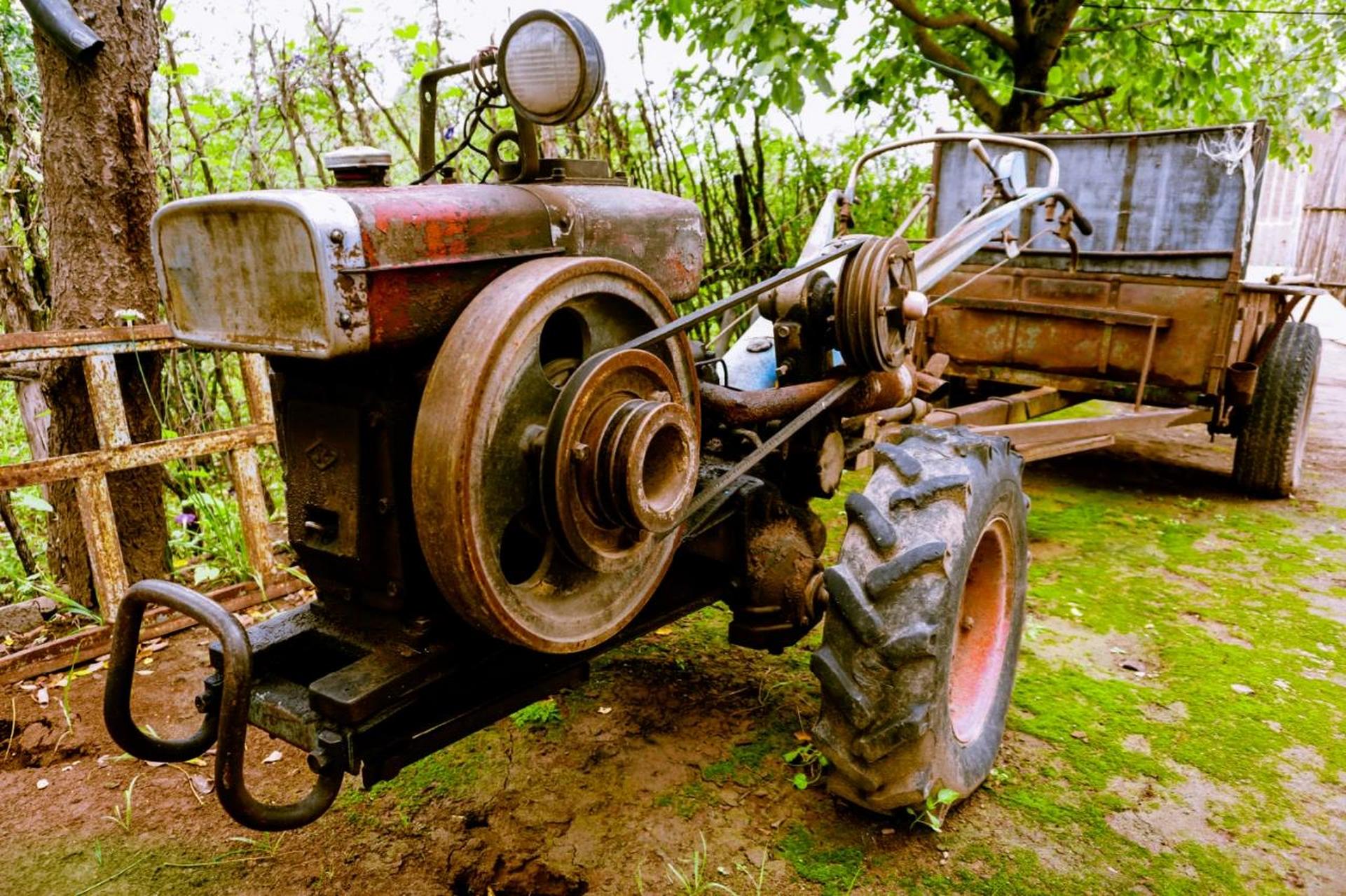 老式大型拖拉机图片图片