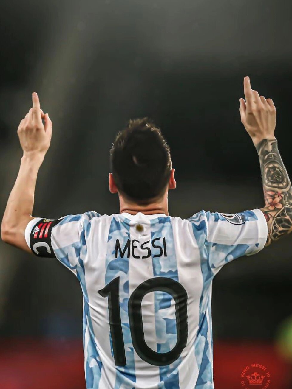 9215从侏儒到足球巨人梅西双手指天背后的故事 99记录分享一些