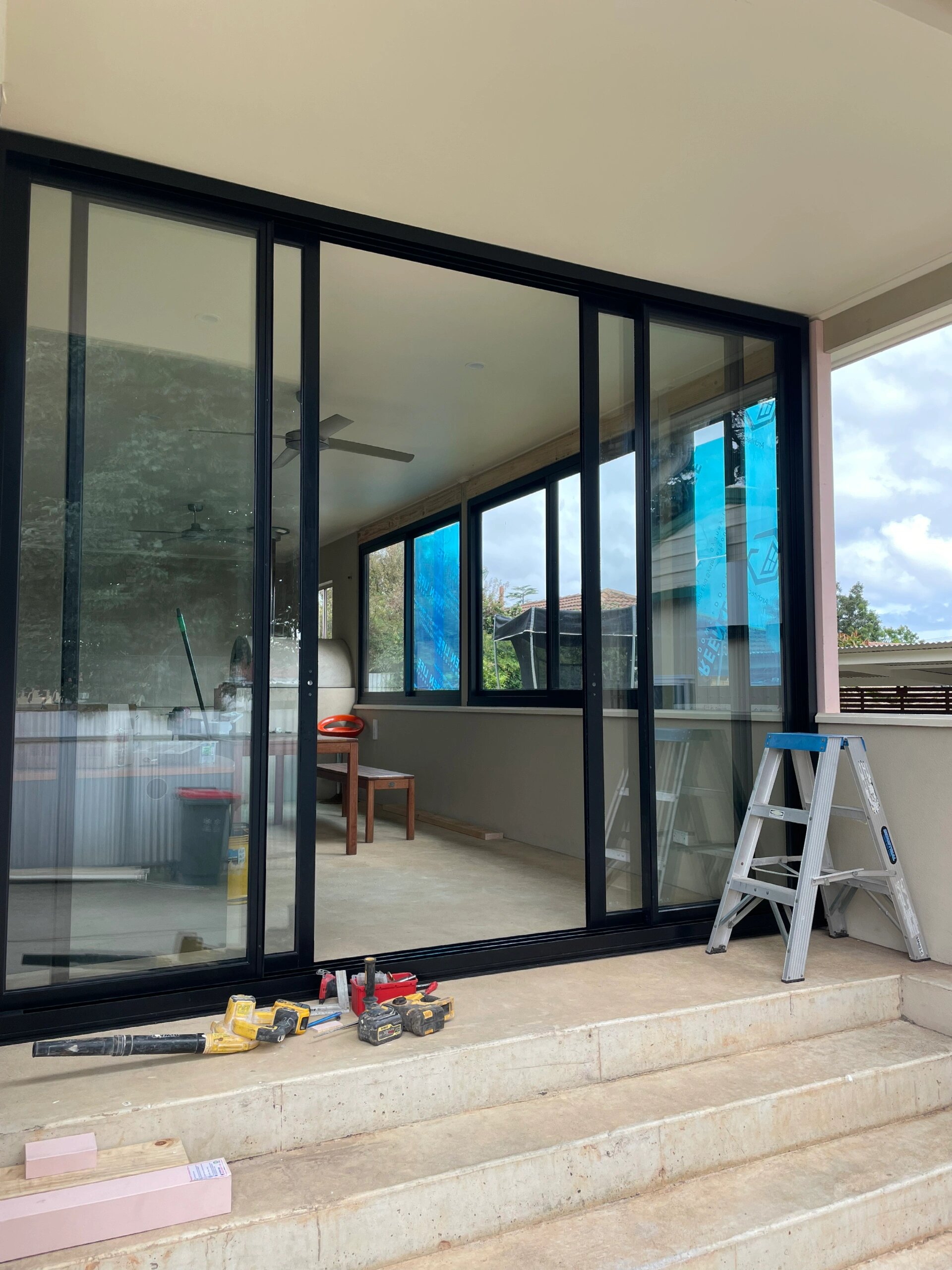 阿德莱德双层玻璃隔热门窗