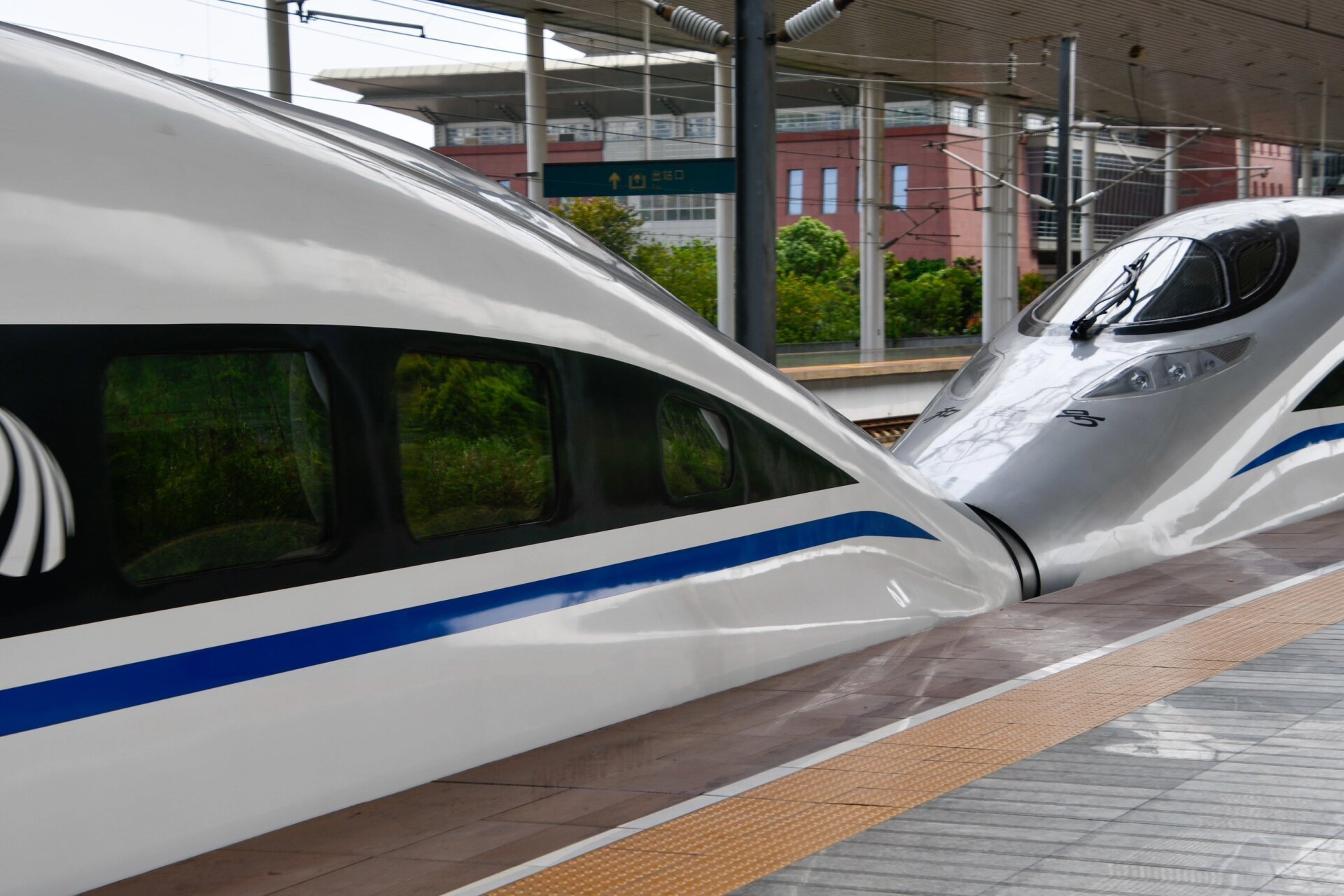 crh380a型高速动车组 和谐号crh380a型电力动车组,或称crh2-380型,是
