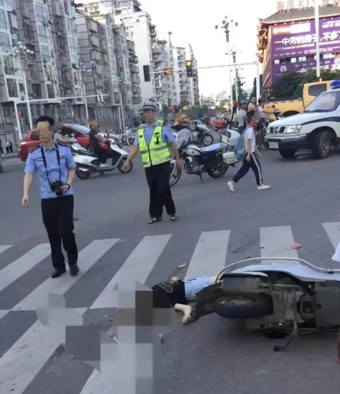 广东一女子被碾压头部,当场死亡.