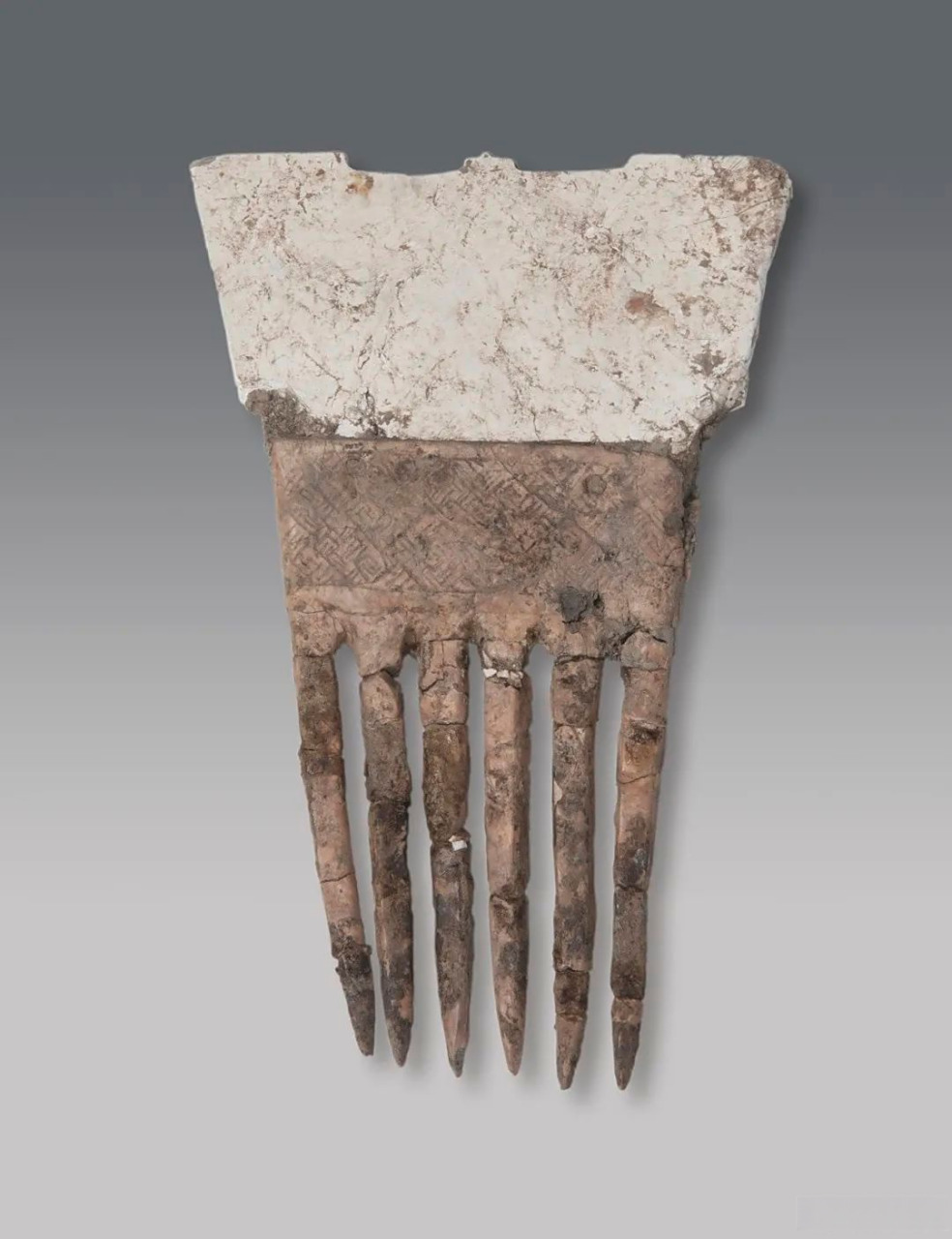 古玉居说玉# 良渚文化象牙梳,玉梳背,是史前的权力象征,你相信这样