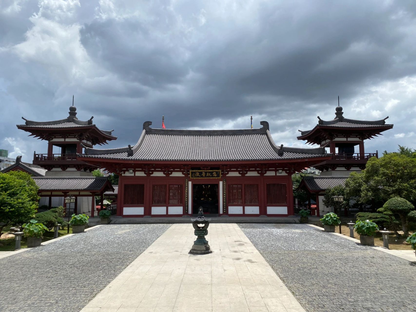 她是上海市郊最大的寺庙,因法脉系留云禅寺,而地处云翔寺旧址,故有留