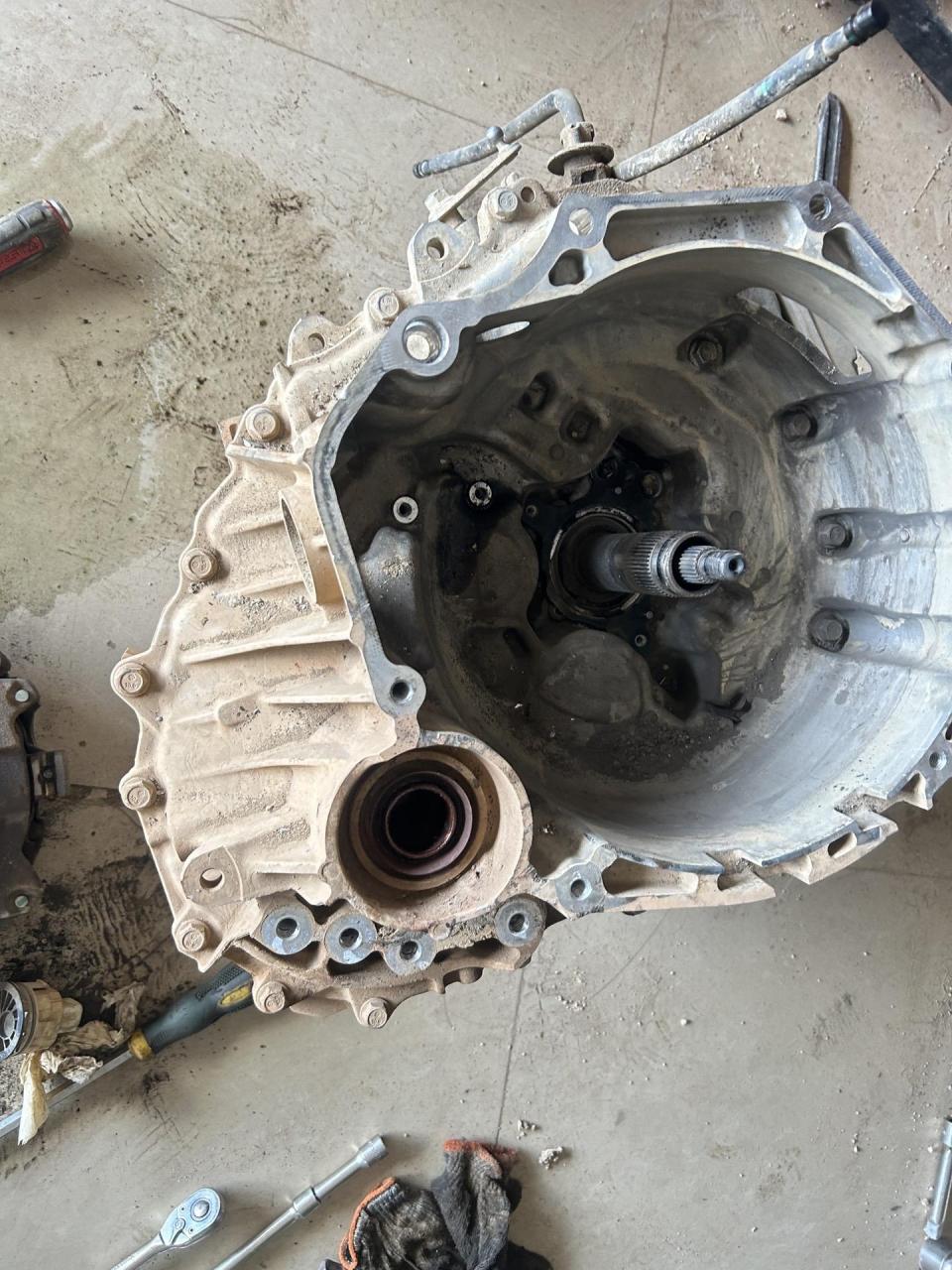 荣威rx5更换双离合变速箱维修 汽车保养与维修