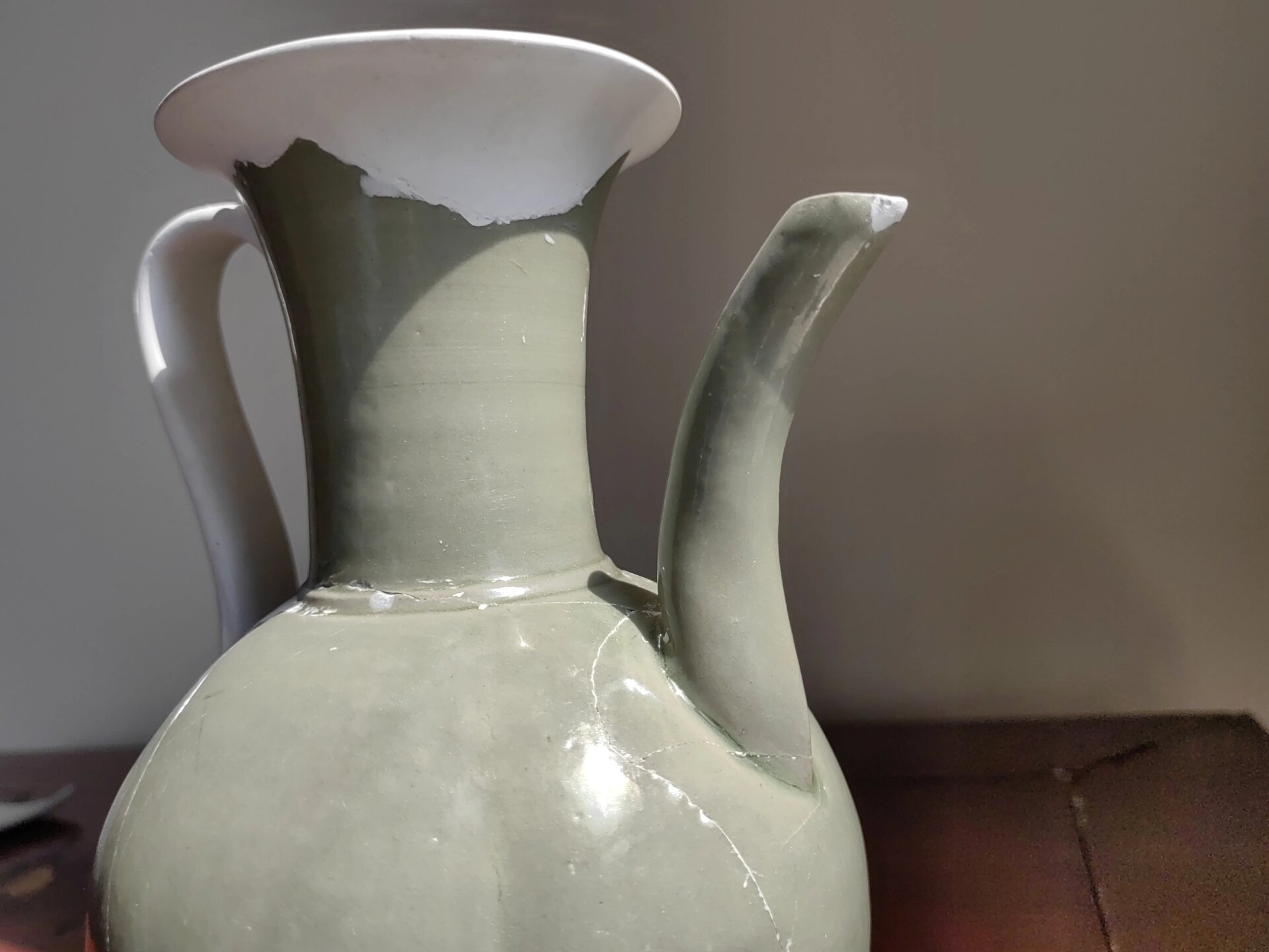 五代越窑秘色瓜棱执壶