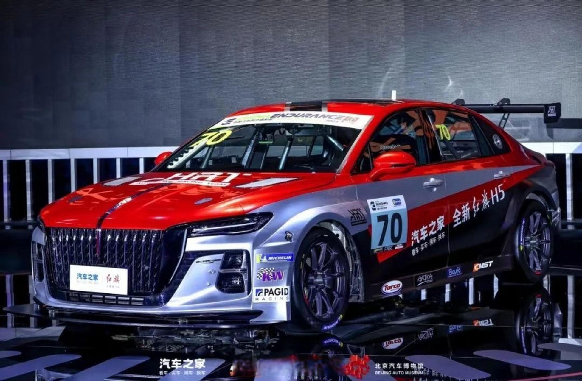 红旗h5赛车出征2023 cec 近日,汽车之家赛车队携手一汽红旗打造的全新