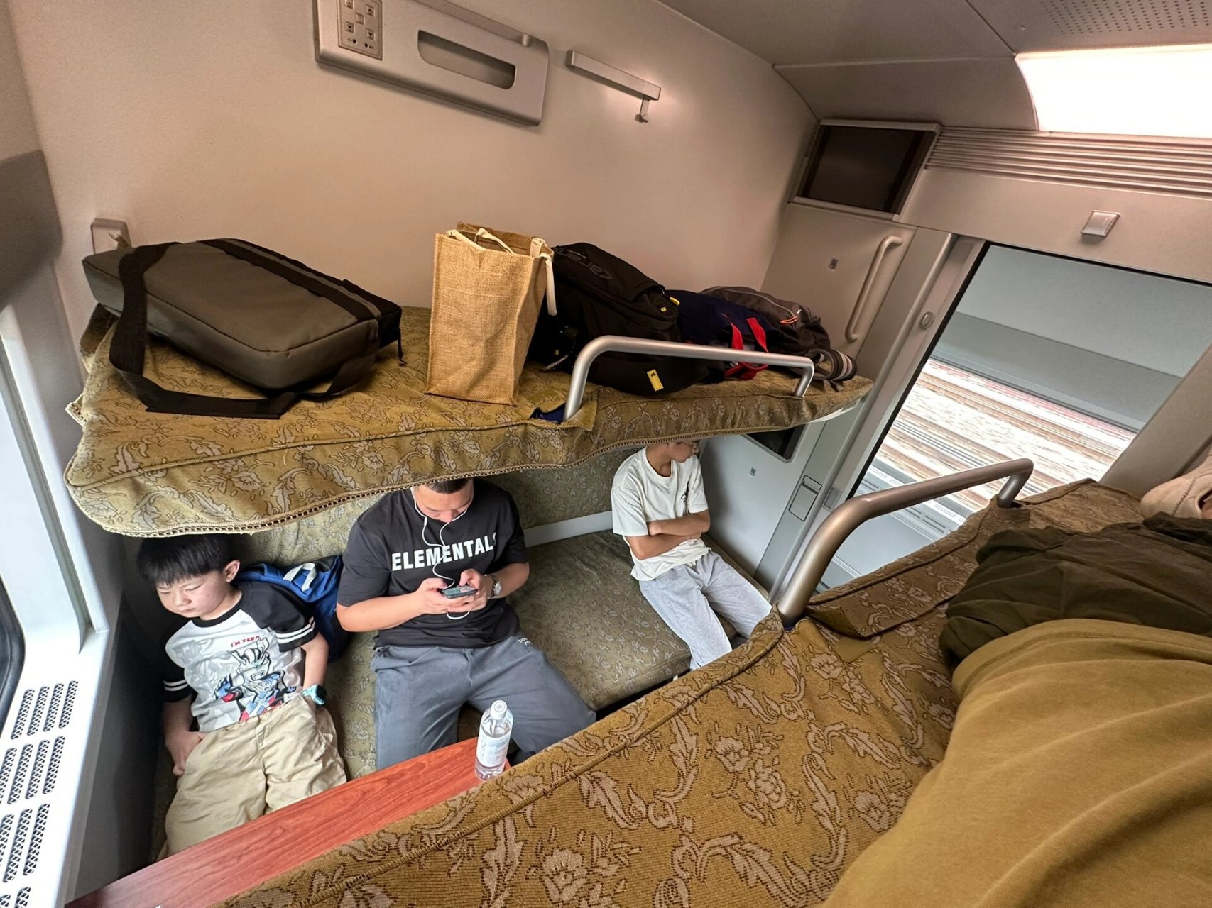 劝退卧代二等座 上车前明明记得自己买的是二等座,怎么到车上就变成了