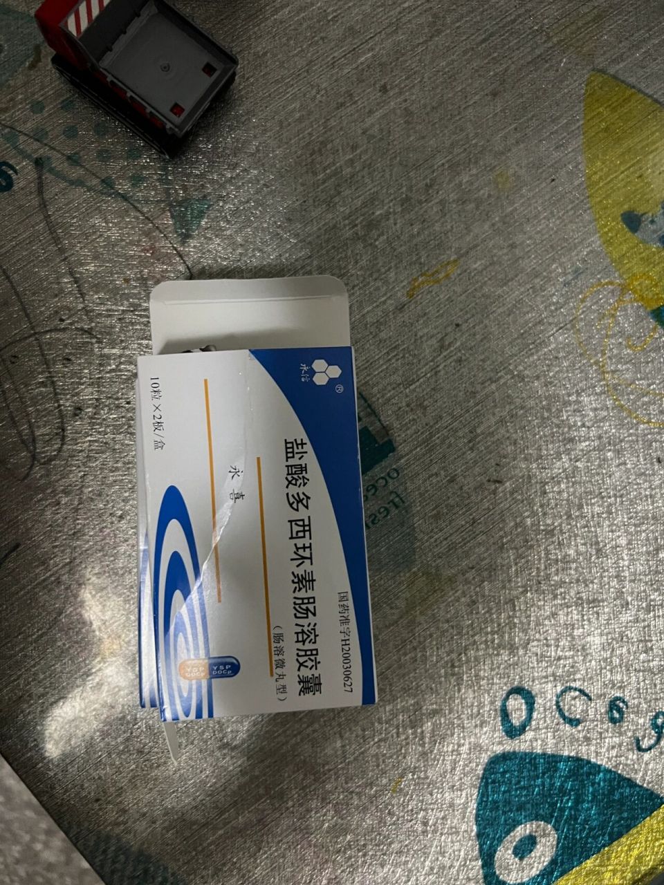 盐酸多西环素肠溶胶囊吃了一盒了没见效果,反而额头痘痘严重了烦躁