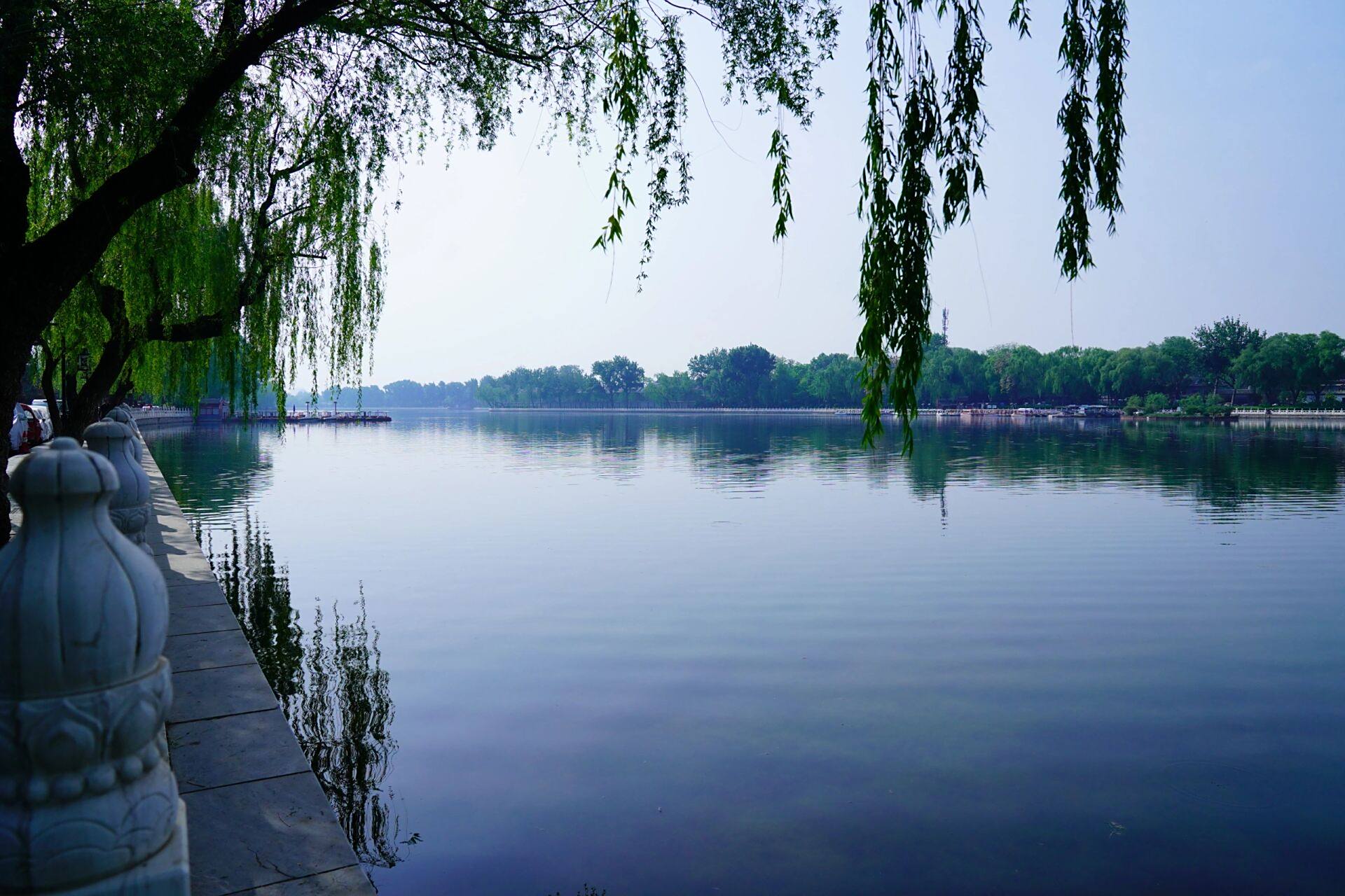 北京西城区什刹海景区~ 什刹海,是北京市历史文化旅游风景区,北京市