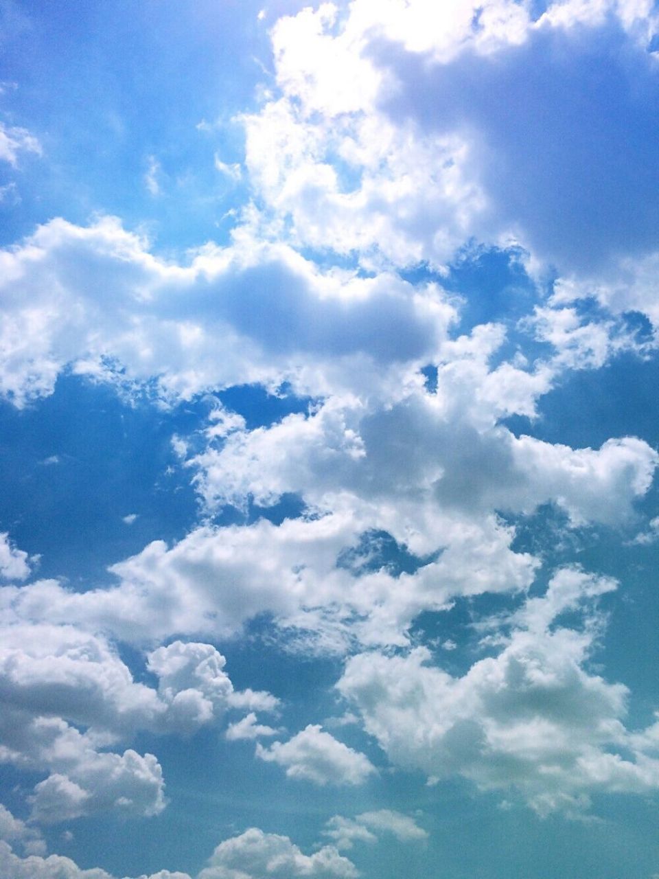 97霁青,中国传统色彩蓝色系之一.即凝炼的深蓝.