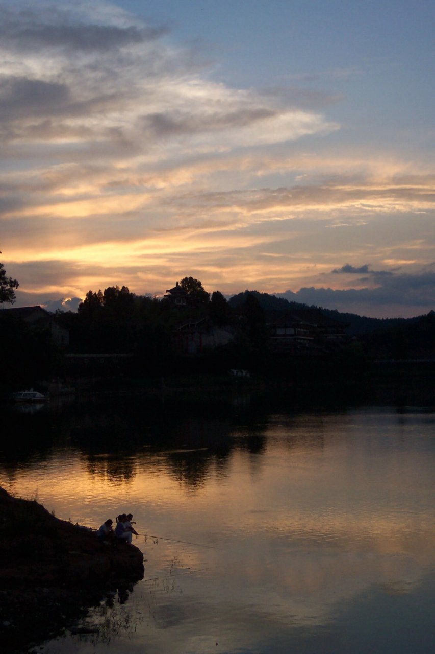遂宁蓬溪赤城湖最美晚霞 夏天的赤城湖晚霞真的很美 我们今天骑自行车