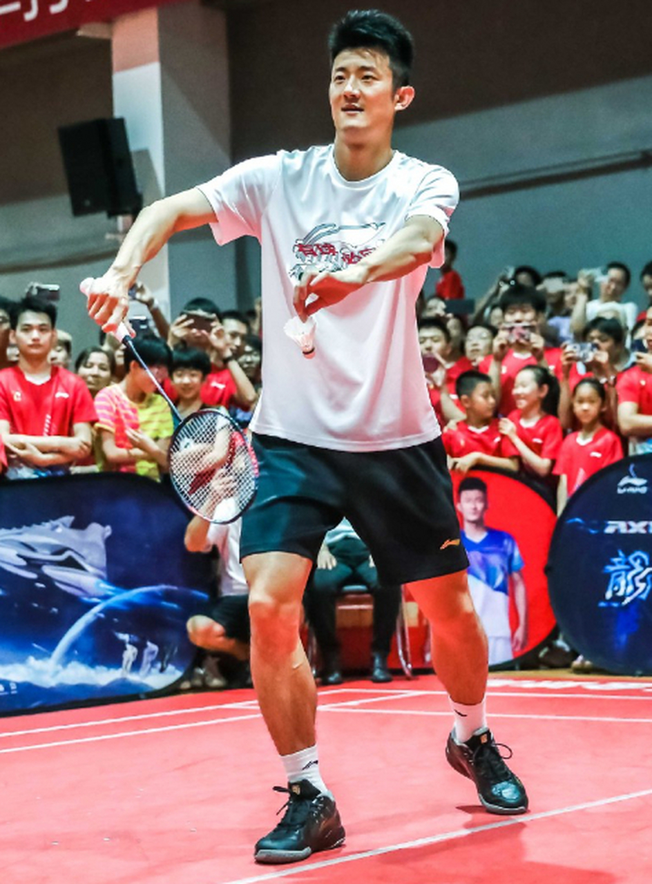 龙哥又变帅了[赞]#羽毛球##谌龙