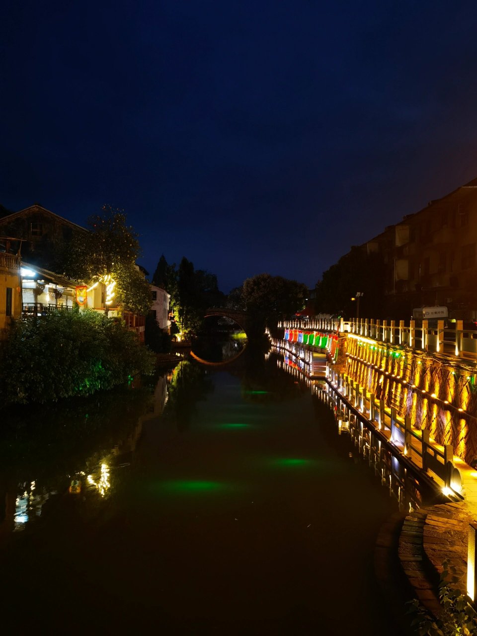 夜光下的游埠古镇～ 每每回家都想各种角度的拍拍拍,蹭了假期的灯光整