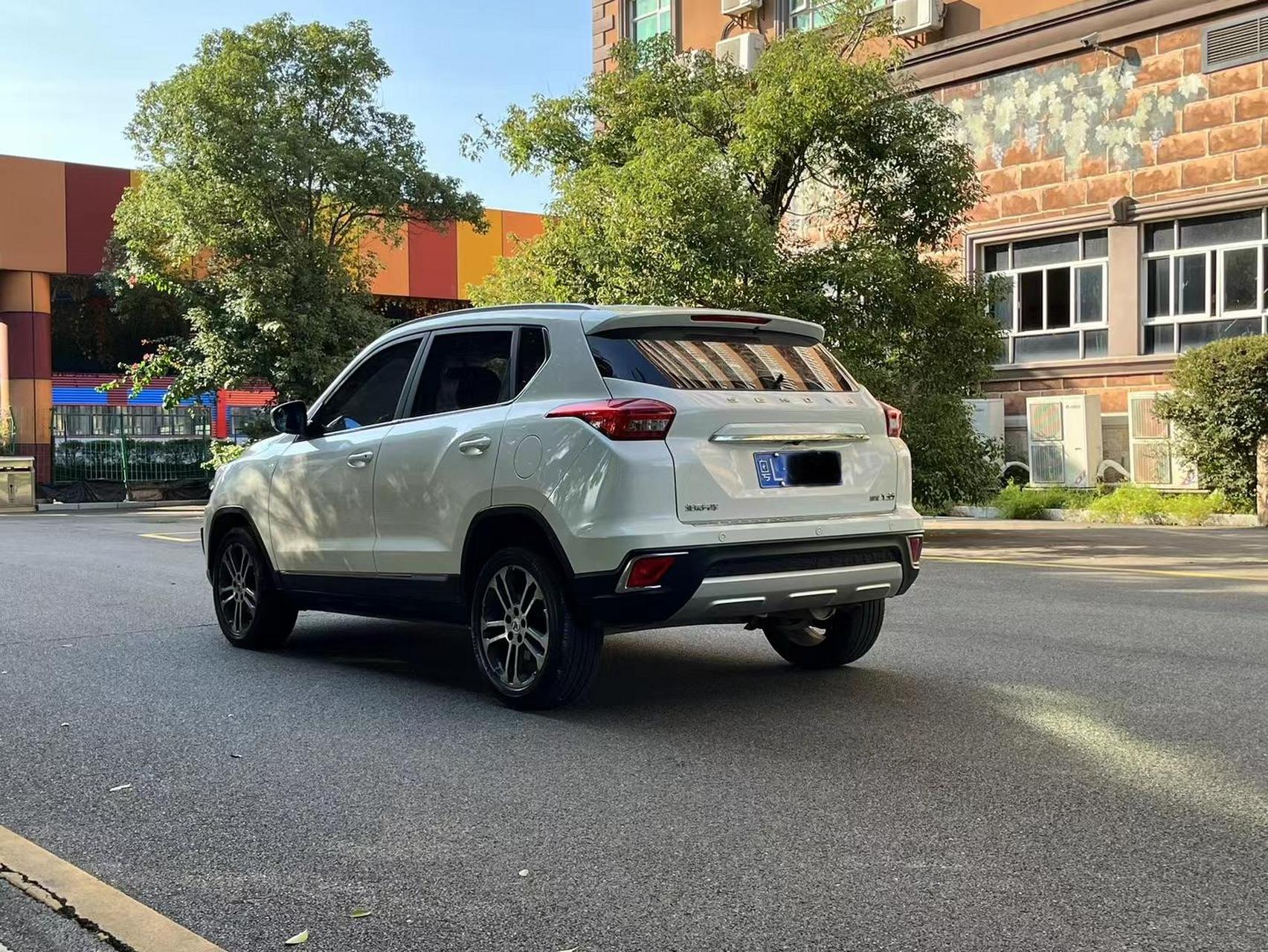 在售17年年上牌北汽绅宝x35suv,1.