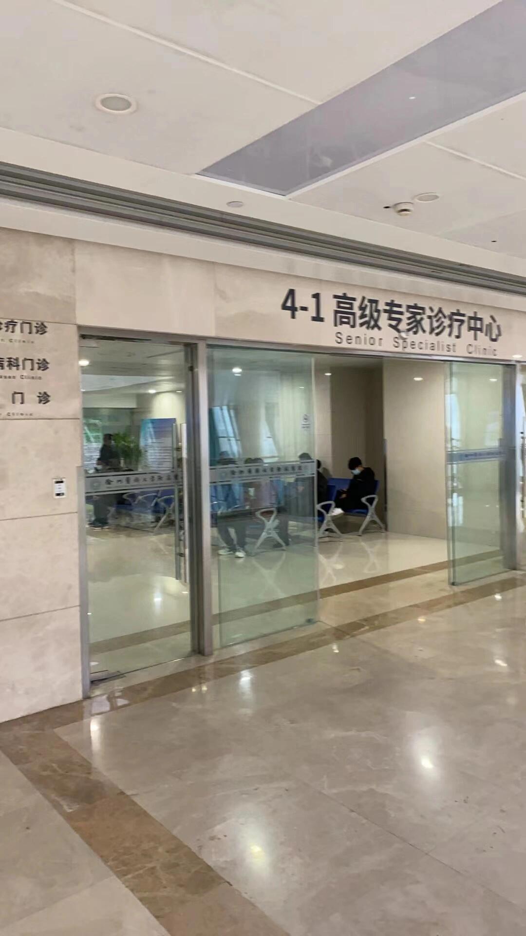 徐州二院贾先红 找了陪诊,终于约到了徐州二院的贾先红,诊脉很快就