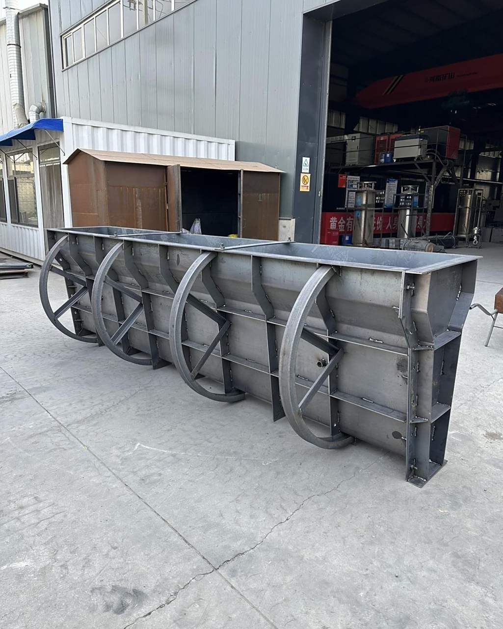 隔离墩模具 高速隔离墩模具 高速公路隔离墩模具 水泥隔离墩模具 隔离