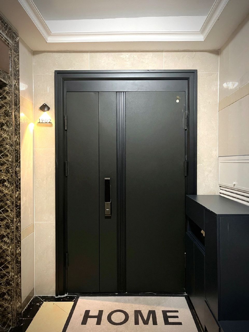 极简入户大门|仪式感满满的门牌号 钟爱极简风 入户也是简单为主 大门