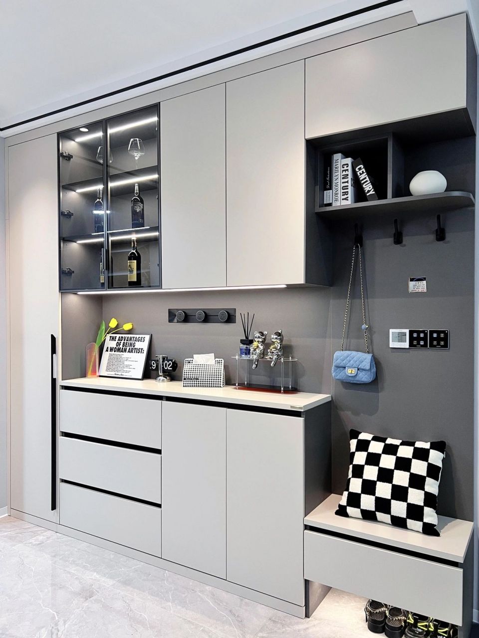 入户鞋柜➕餐边柜一体,这样设计高级又实用🖤 家里怎么能没有