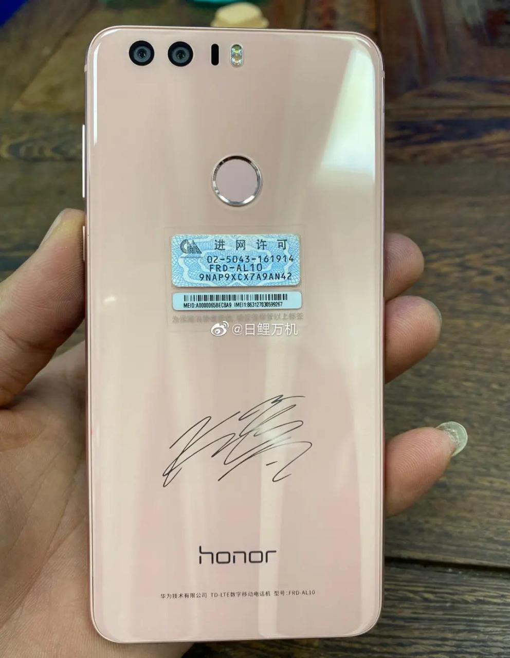 吴亦凡签名版荣耀8,不知道还有没有人会买?科技微讯