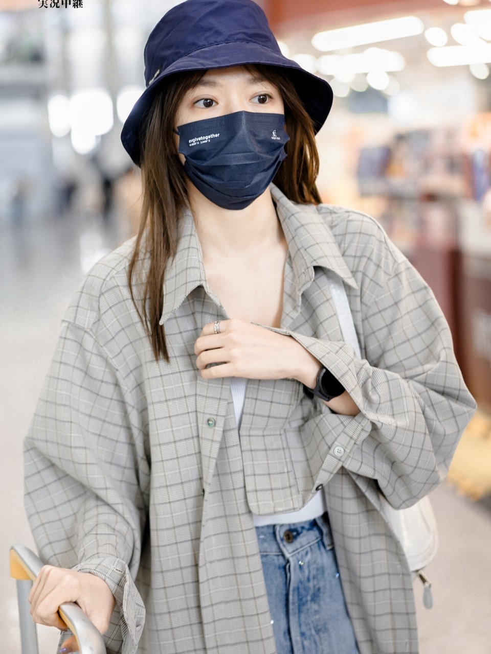 evolvetogether74程潇cx 佩戴巴黎坐标蓝色"cx"定制款口罩的潇潇