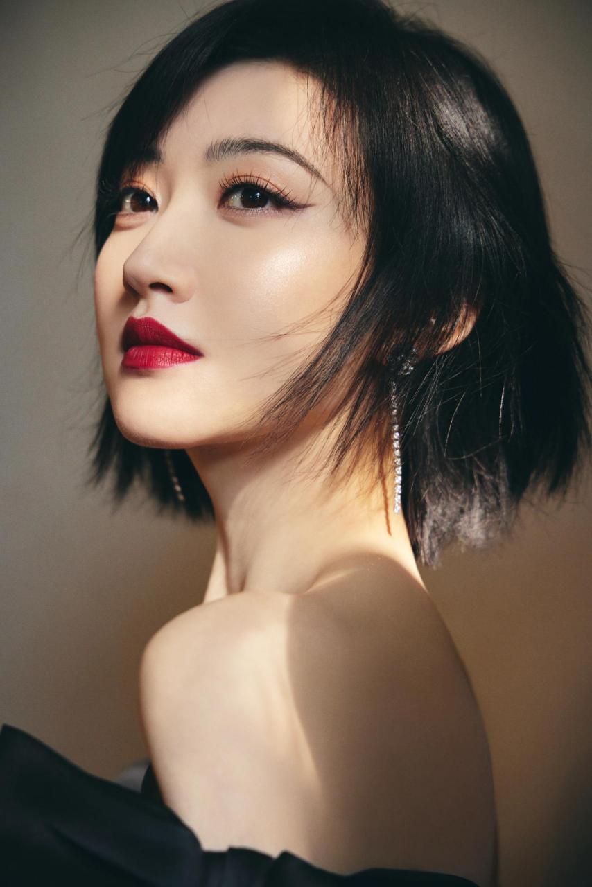 景甜黑色礼服,优雅高贵.纤腰美骨,烈焰红唇,妥妥风情万种大美女!