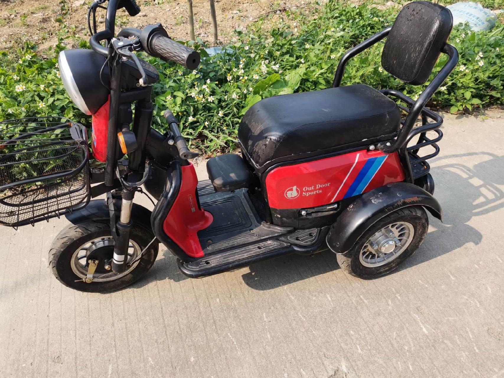 老头乐电三轮车,有高中低档,有倒车档,有防盗器,车况非常漂亮