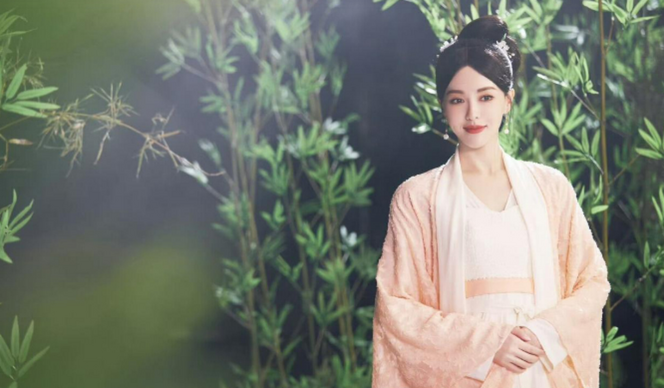 念无双 唐嫣 唐嫣拍摄了三年的《繁花》终于杀青了,有一说一,一部剧能