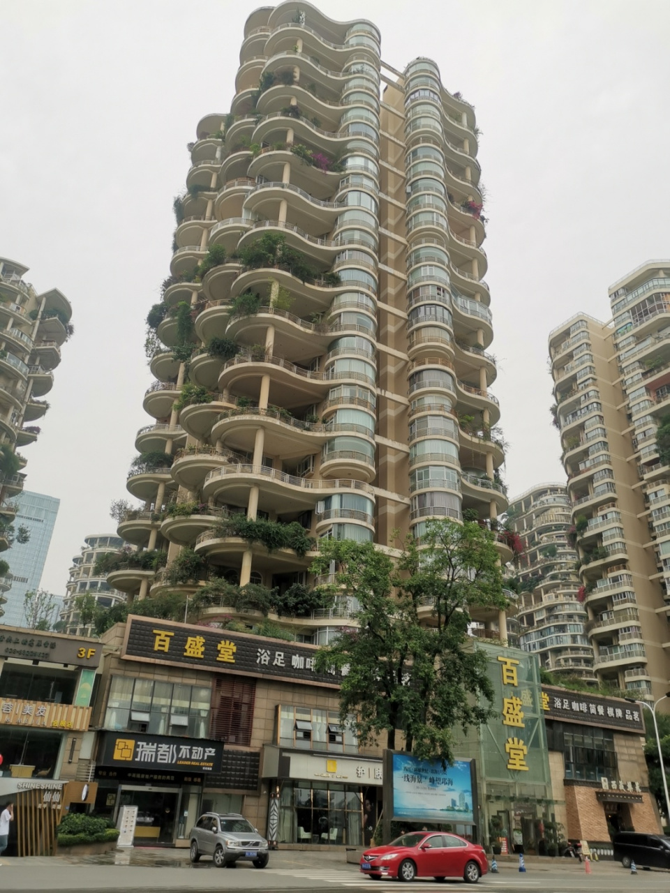 成都天鹅湖花园 成都天鹅湖花园 这里的大露台住的舒不舒服