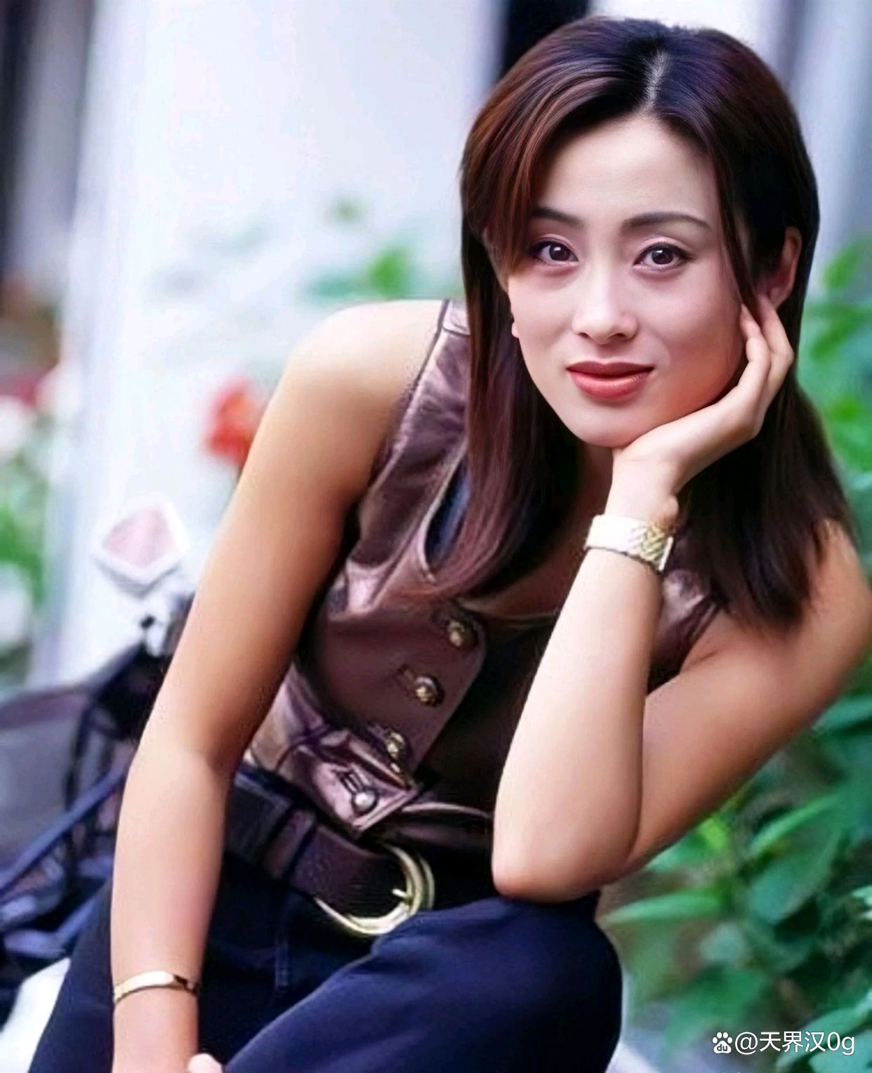 张敏,这位华语电影界的传奇女星,以其独特的魅力,成为了无数人心中的