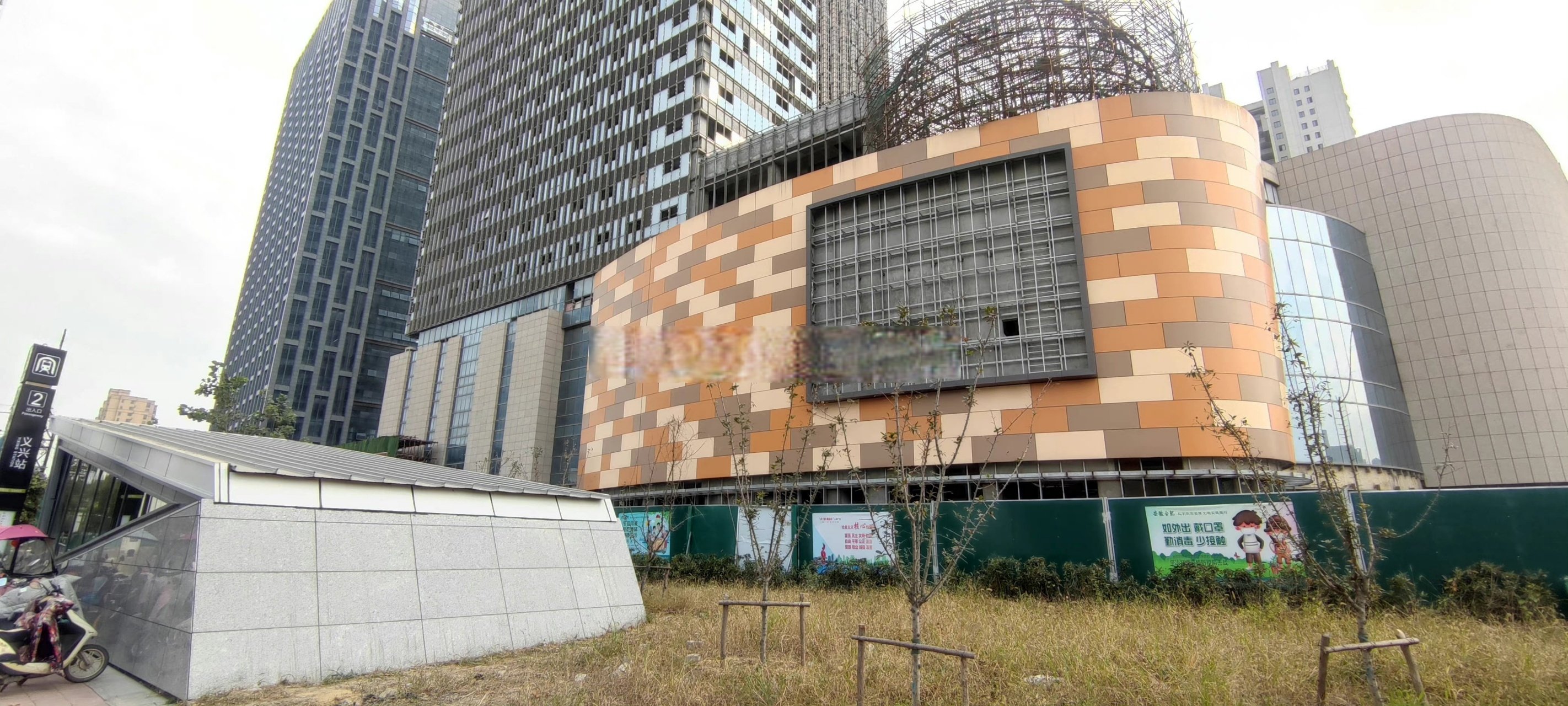 合肥包河区的北京路万达广场估计是没戏了,据万泓中心最新的公告显示