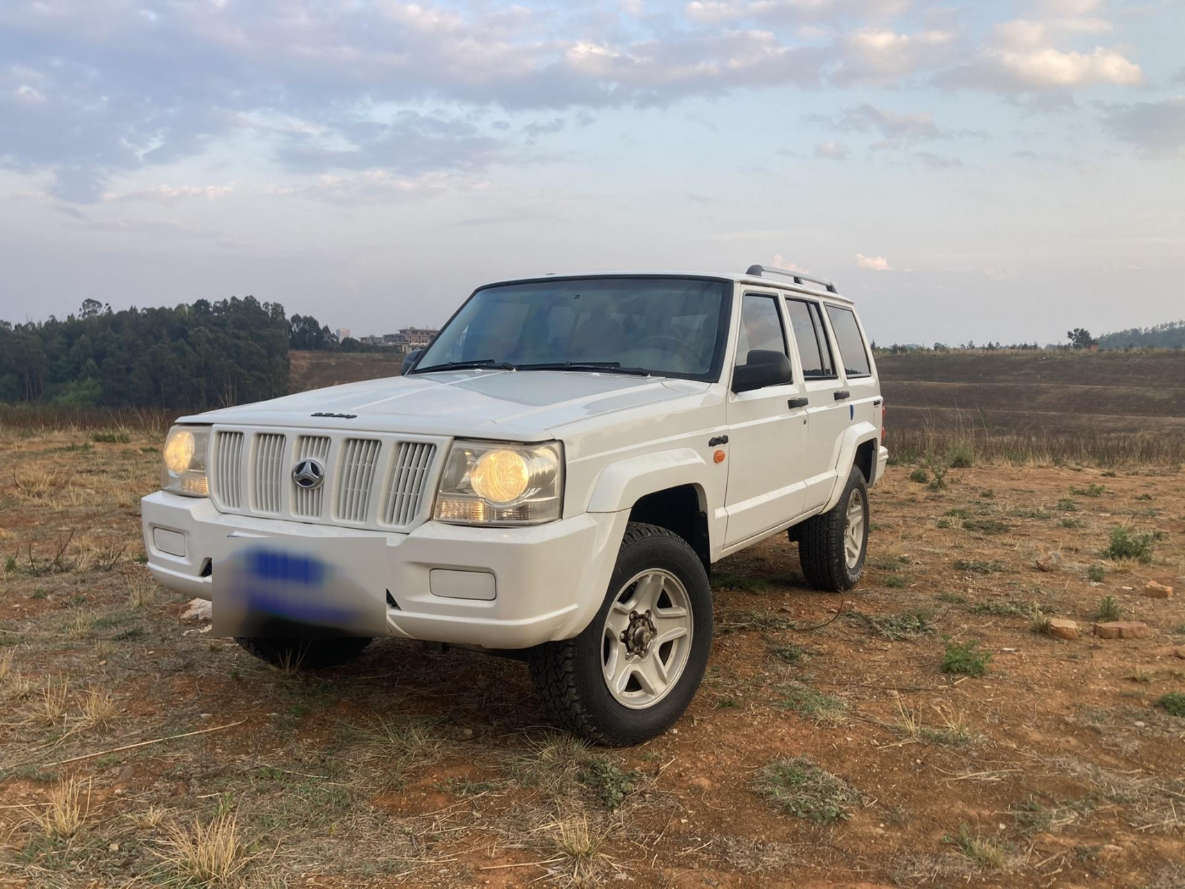 12年差几天上牌的吉普213 能带你上高山下河流 还能露营 也是最年轻的