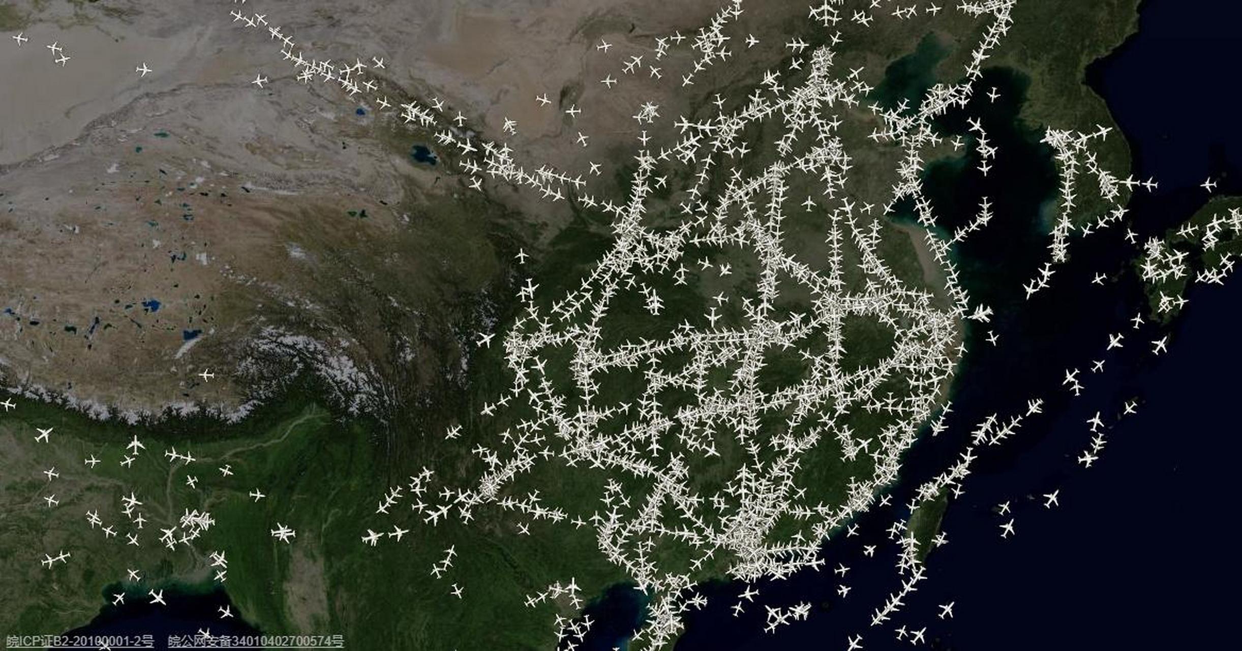 下图是国内航班飞行轨迹图,可以看出国内的空中交通十分的繁忙 国内